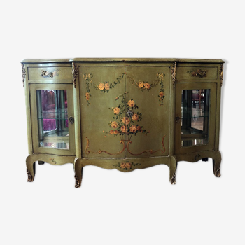 An eventful Venetian-style line, green laqué wood decorated with flowers
