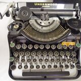 Underwood typewriter writing machine