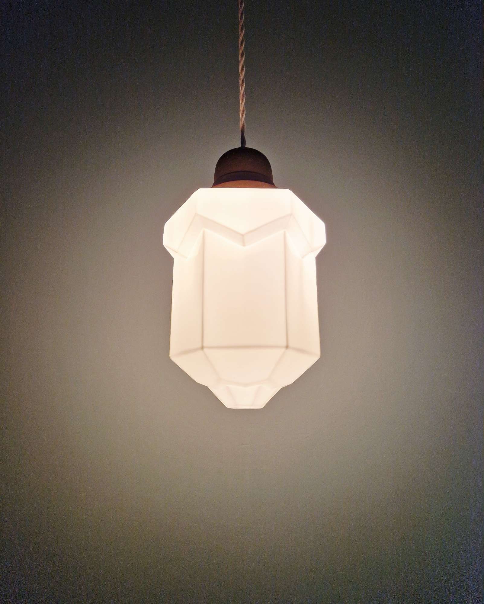 Art Deco Skyscraper Pendant in white opaline, 1920-30