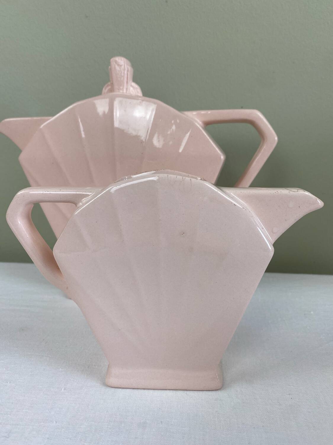 Théière art déco rose