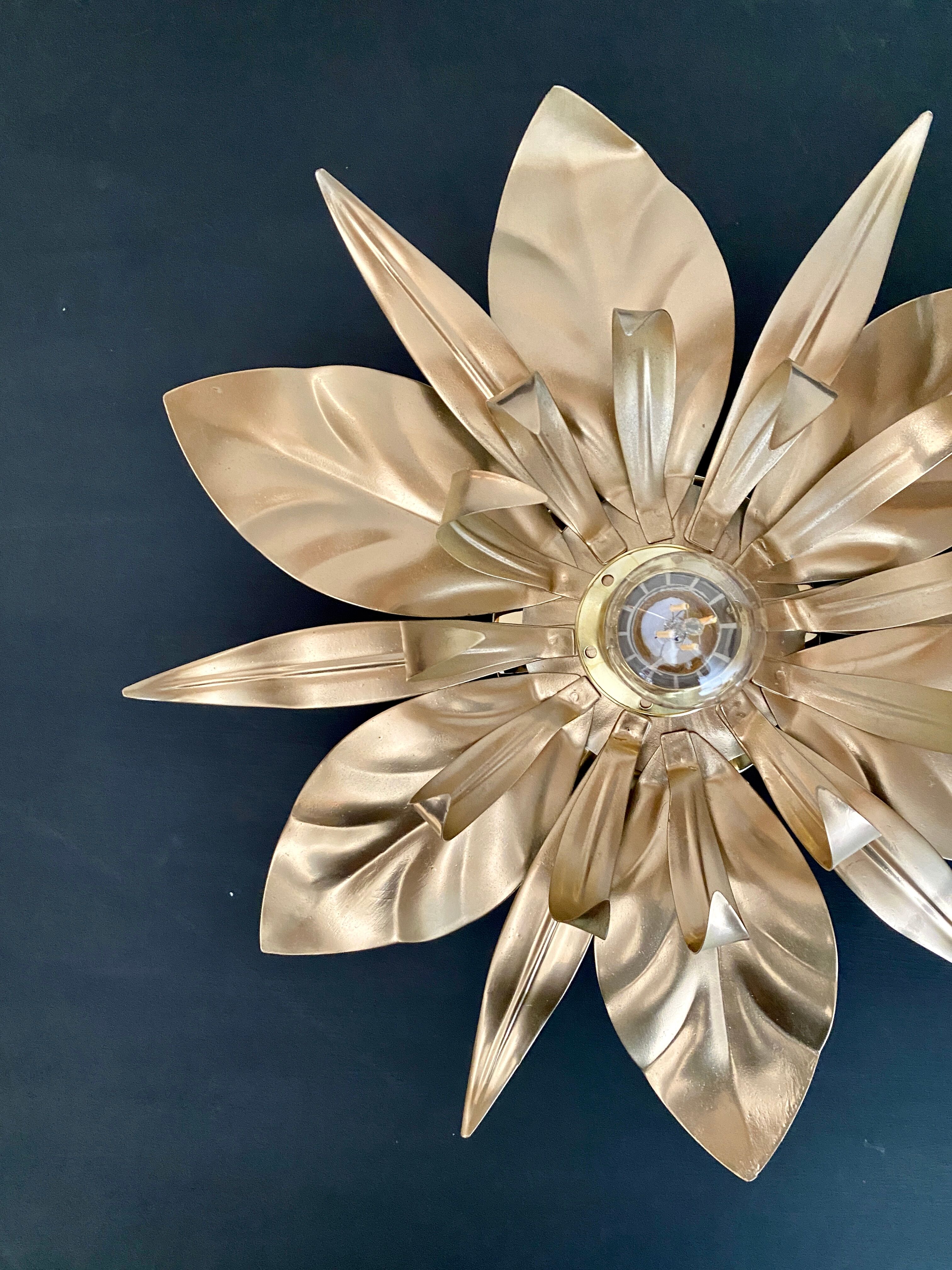 Vintage wall lamp golden leaves