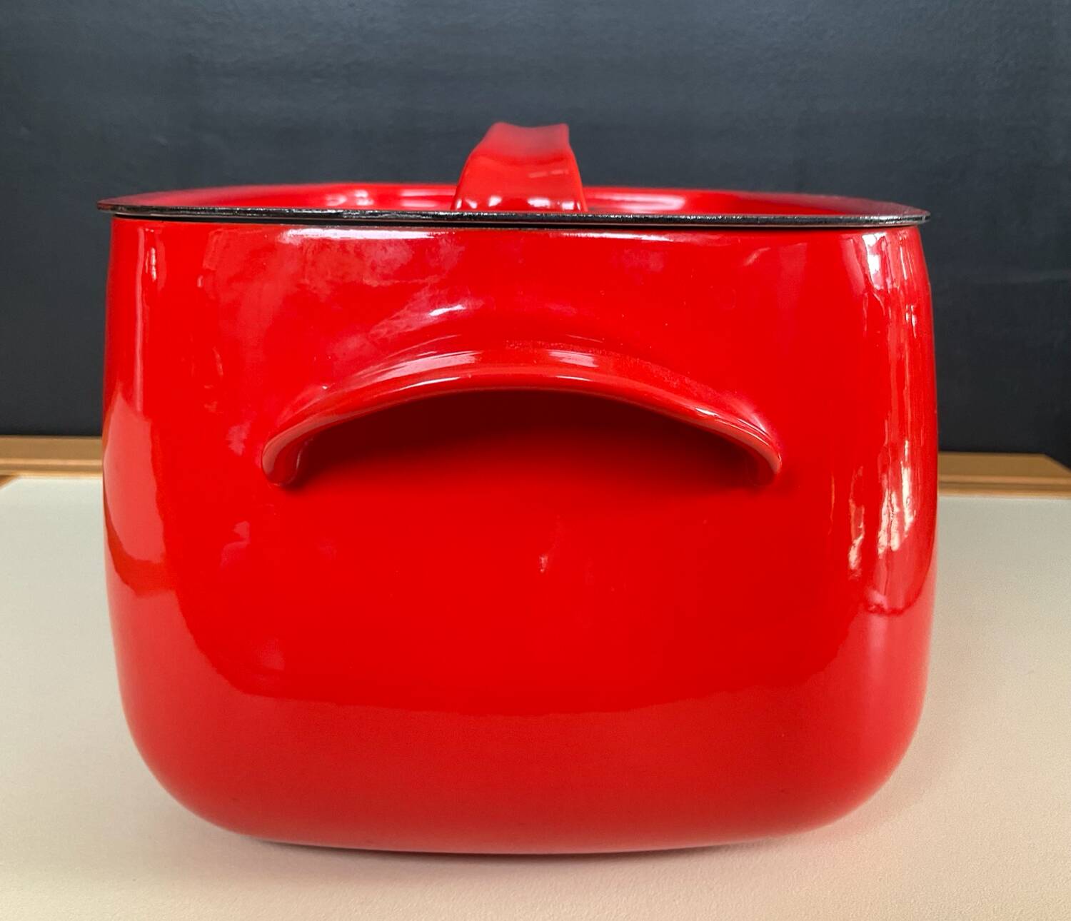 Vintage enamelled cast iron casserole dish