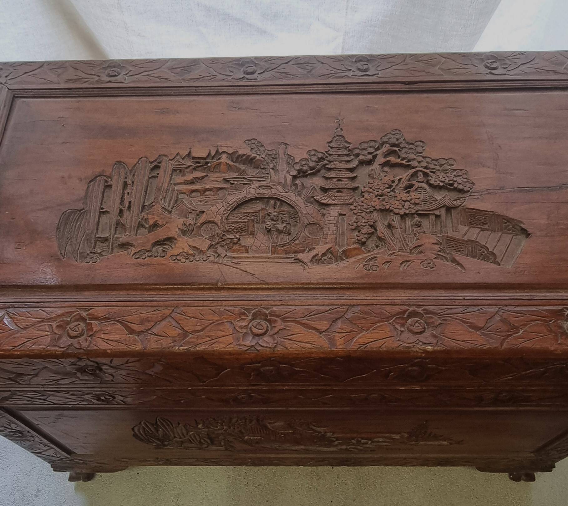 Camphor chest