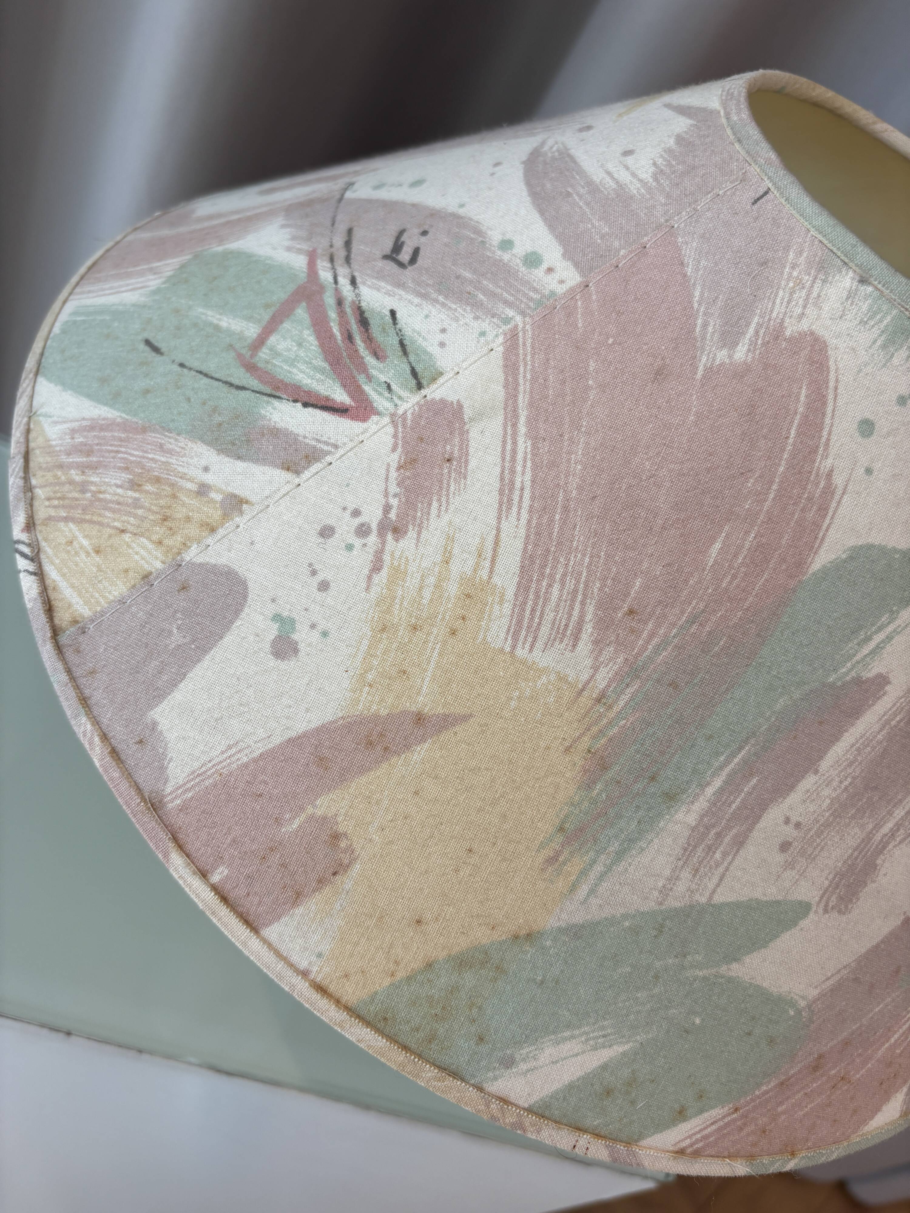 Lampe de table inspirée de Memphis des années 90 par Porcelaines de Bruxelles