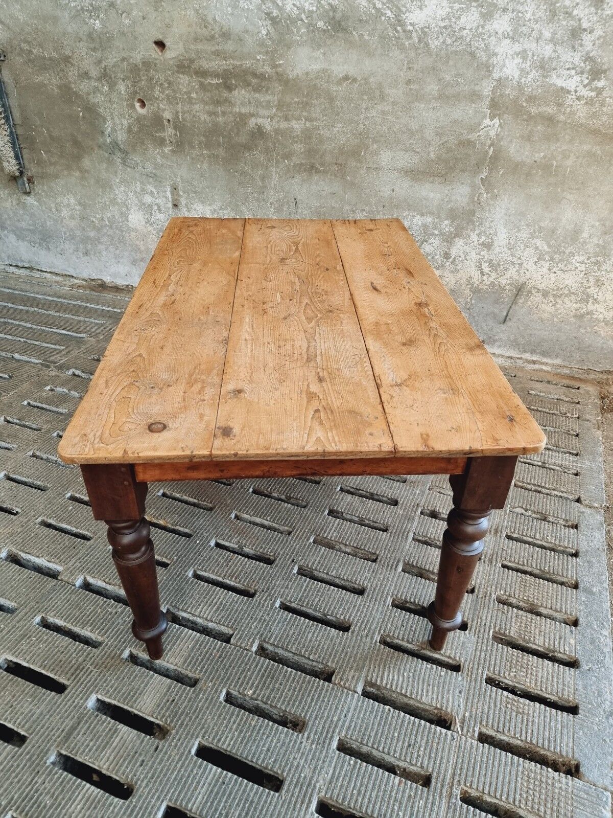 Antique dining table 92 x 154 cm