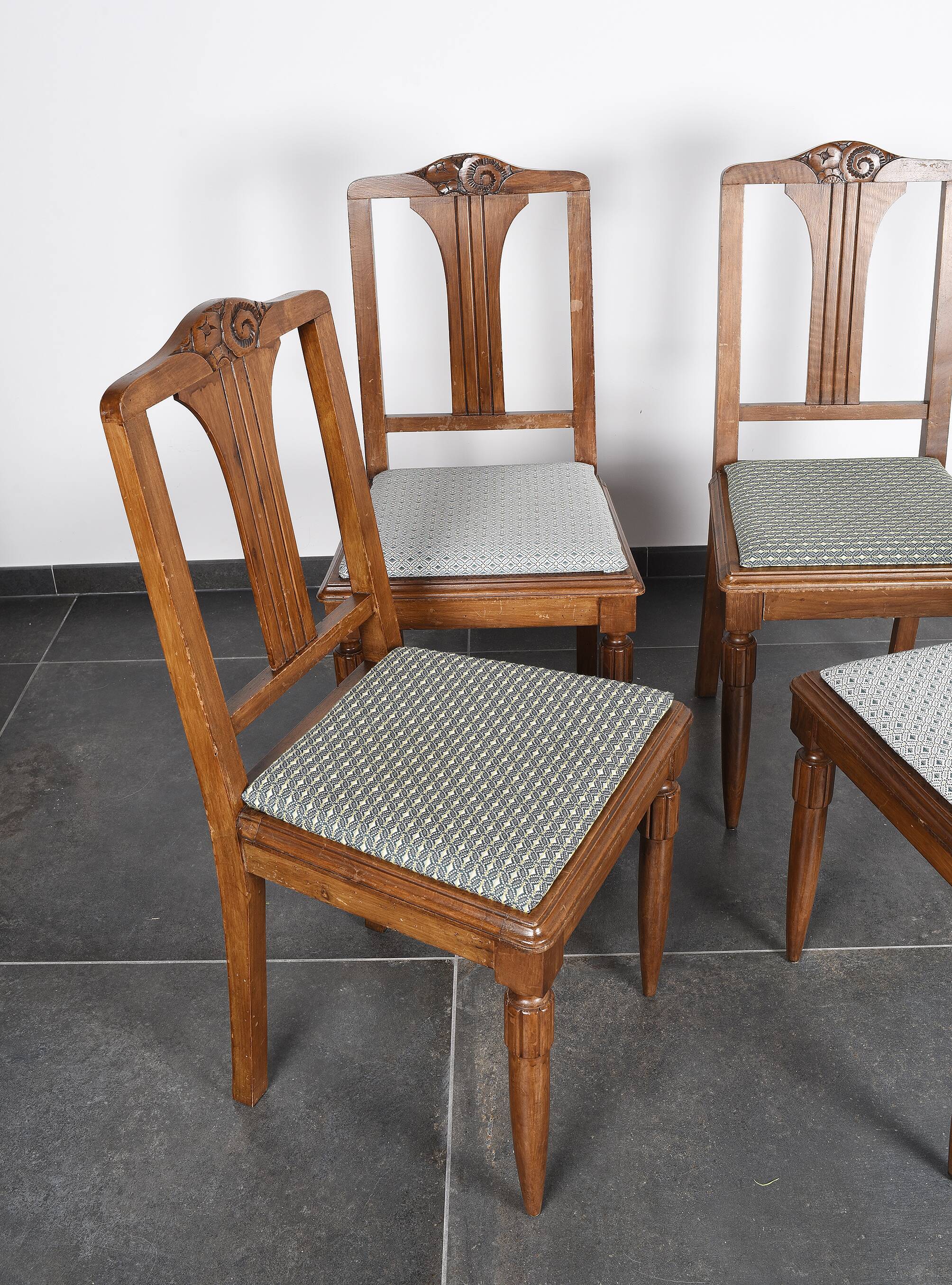 Set of 4 Art Deco chairs in carved wood.
