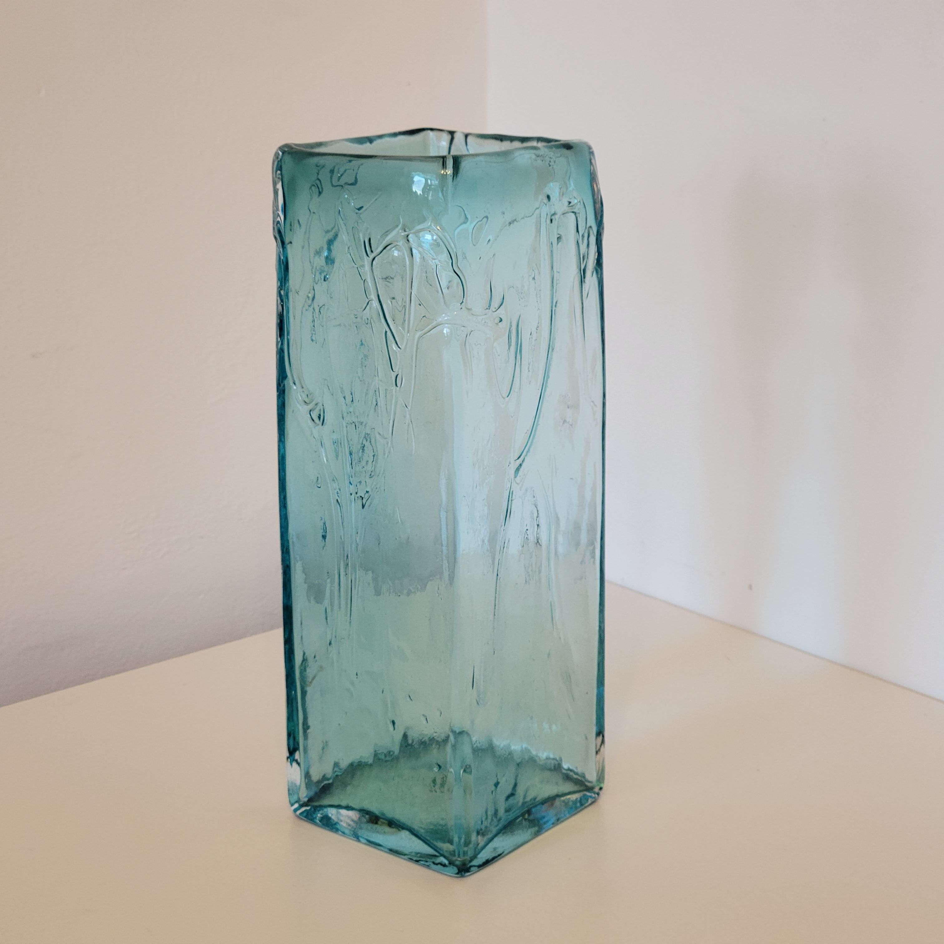 Régis Anchuelo blue glass vase contemporary art
