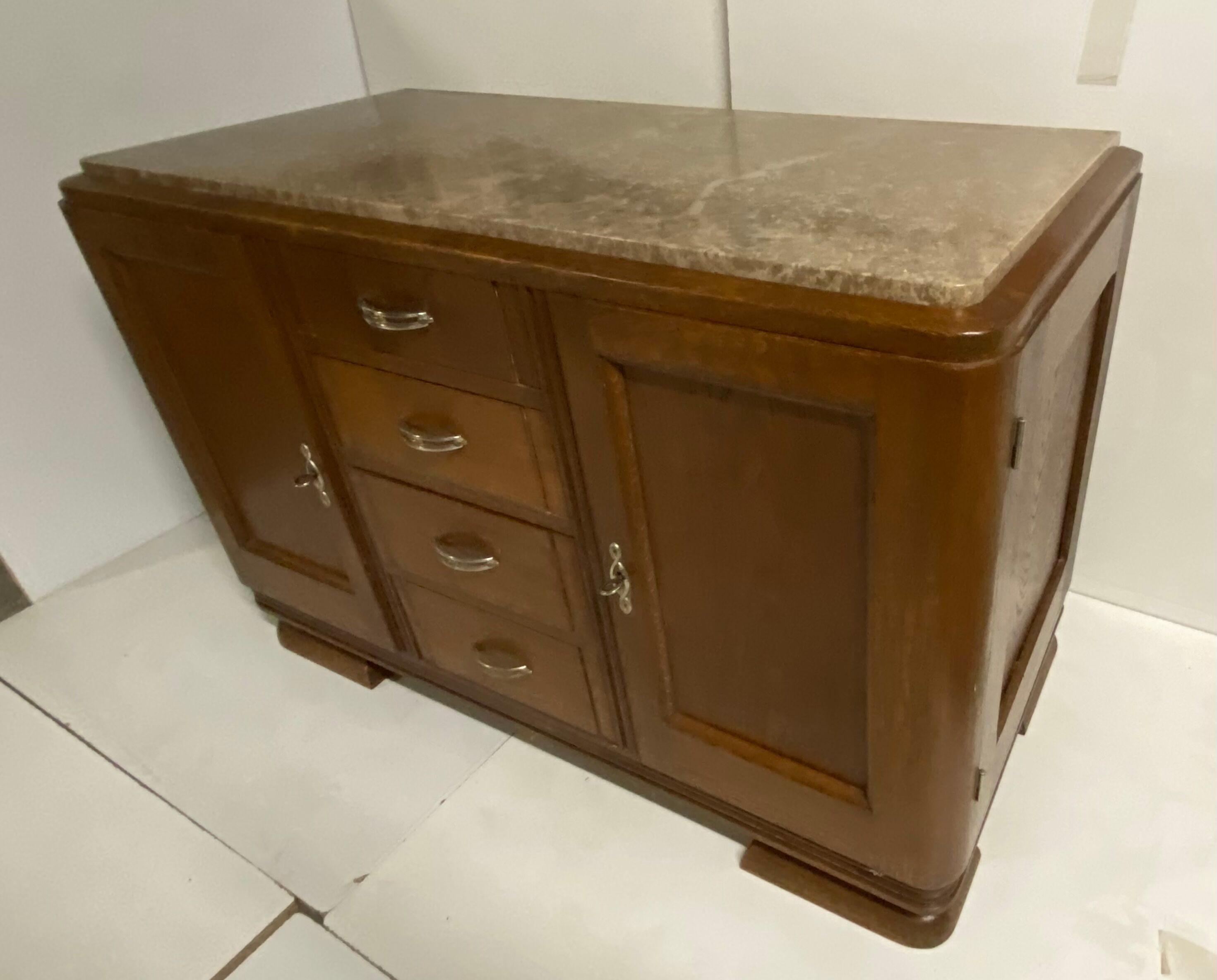 Art deco chest of drawers