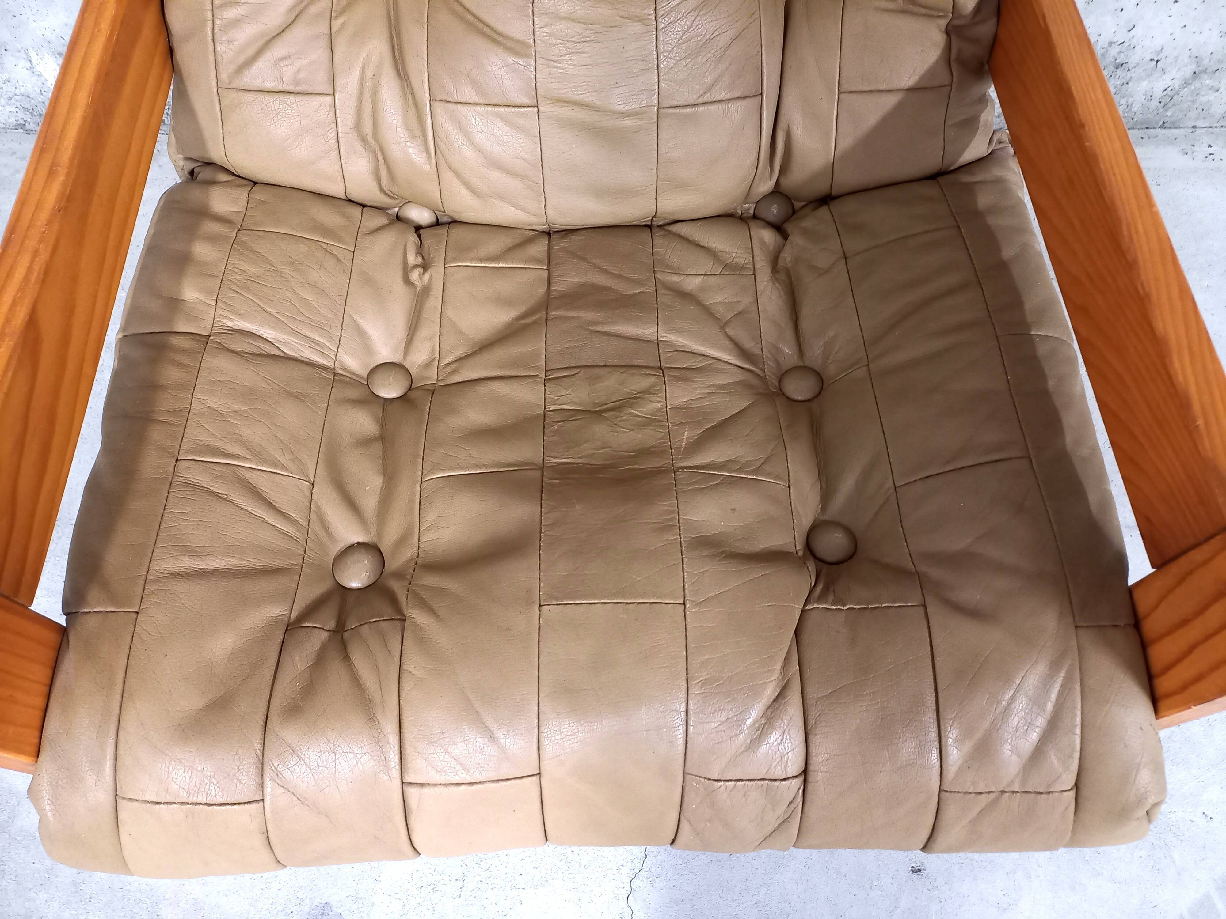 Vintage heater armchair in pine and leather 70s