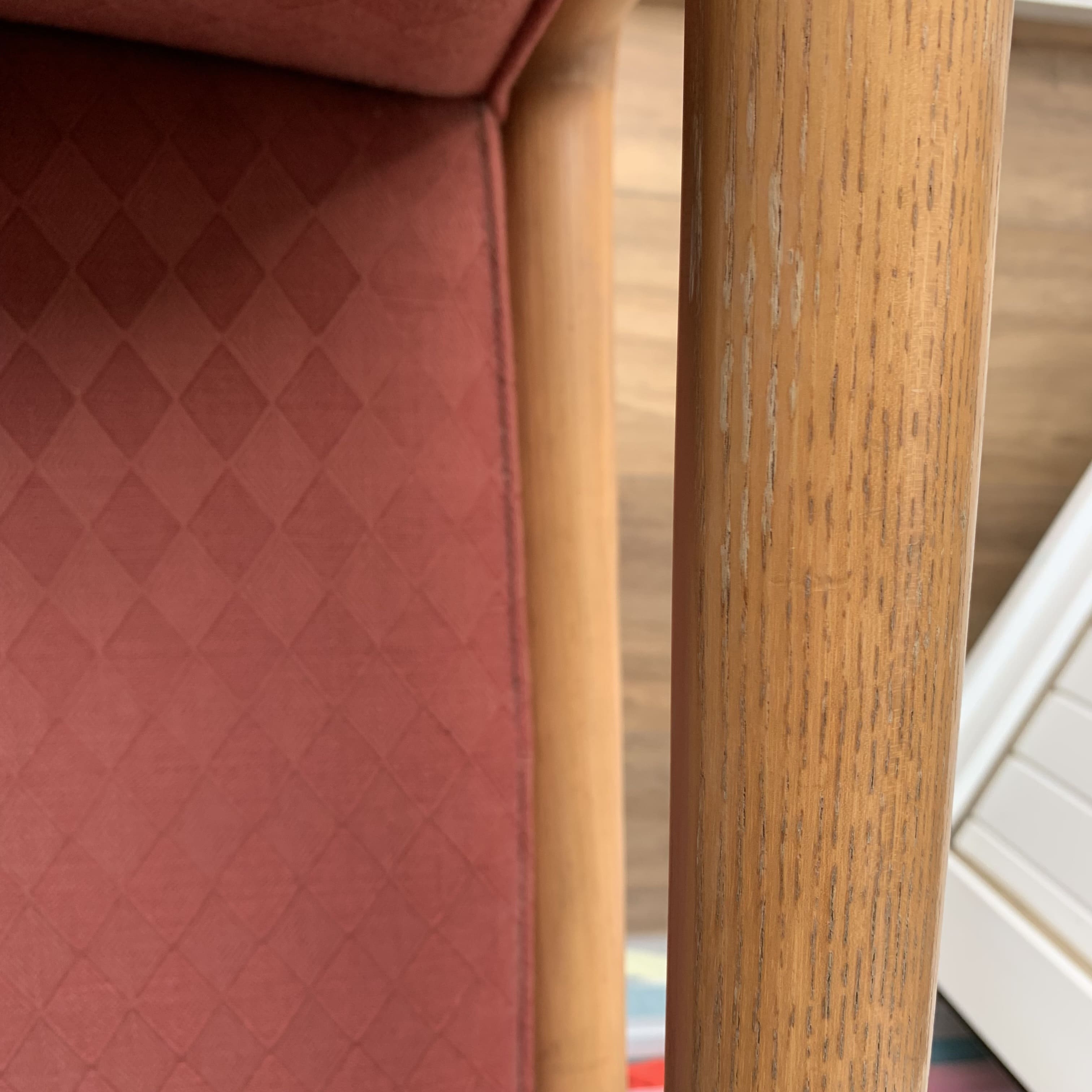 Powder pink armchair - light wood