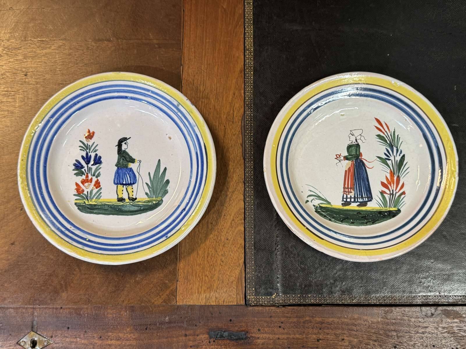 Pair of Quimper earthenware plates from the 1930s - D=17.5cm