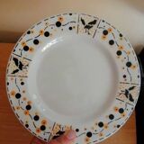 Round peedouche dish in Gien earthenware, birds and orange and black berries