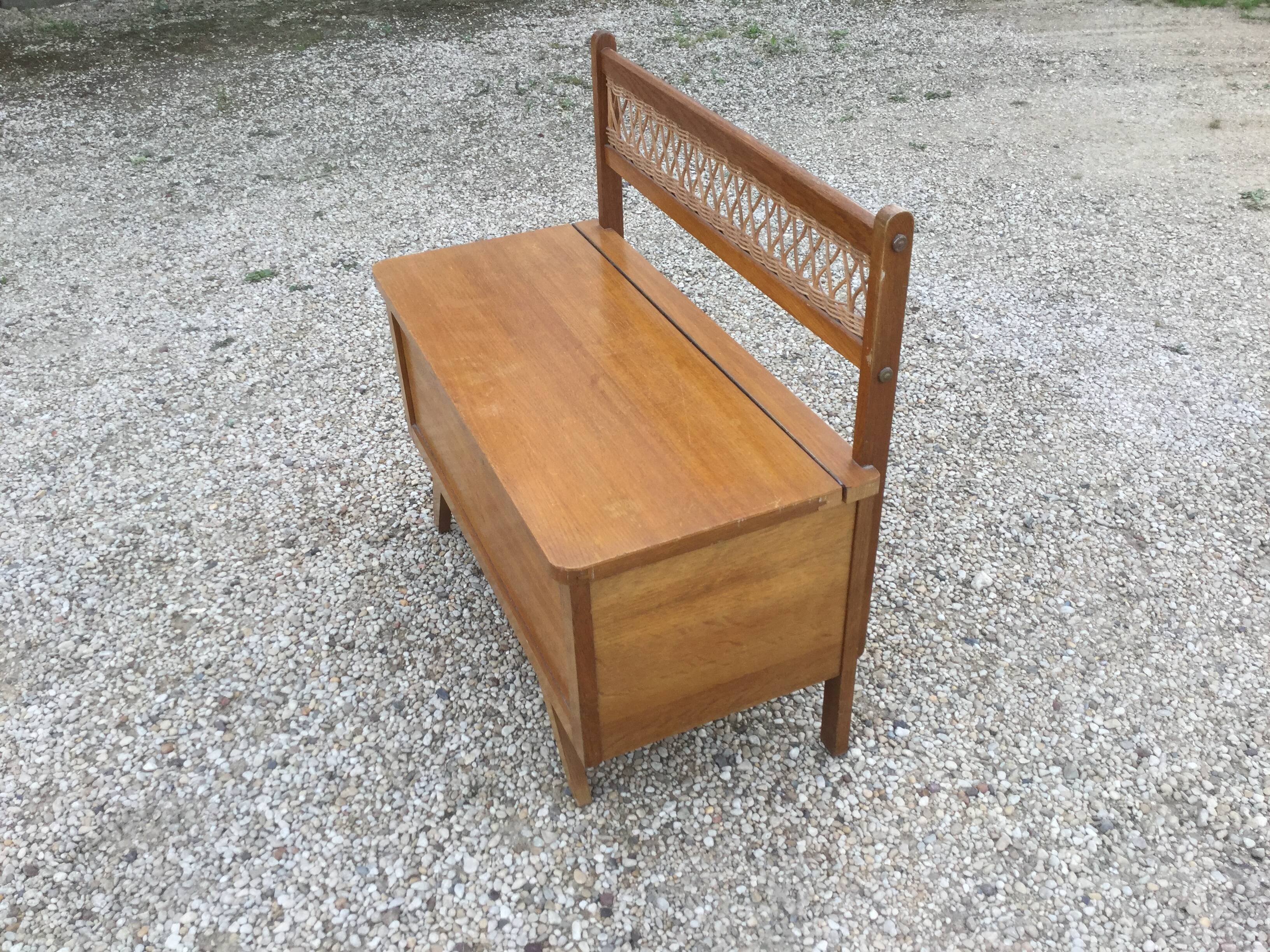 Trunk bench vintage