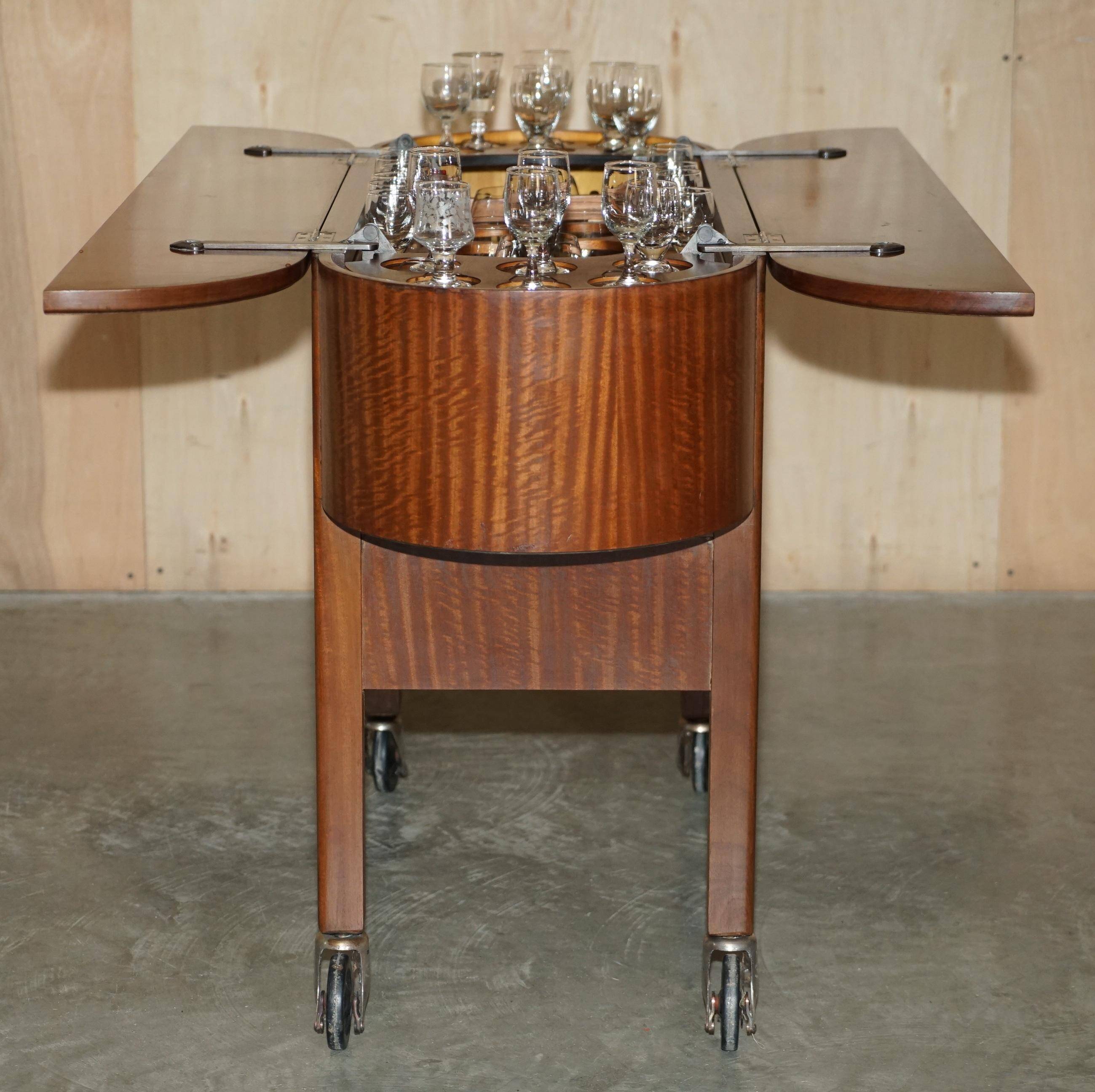 Bar vintage années 1930 sur roulettes
