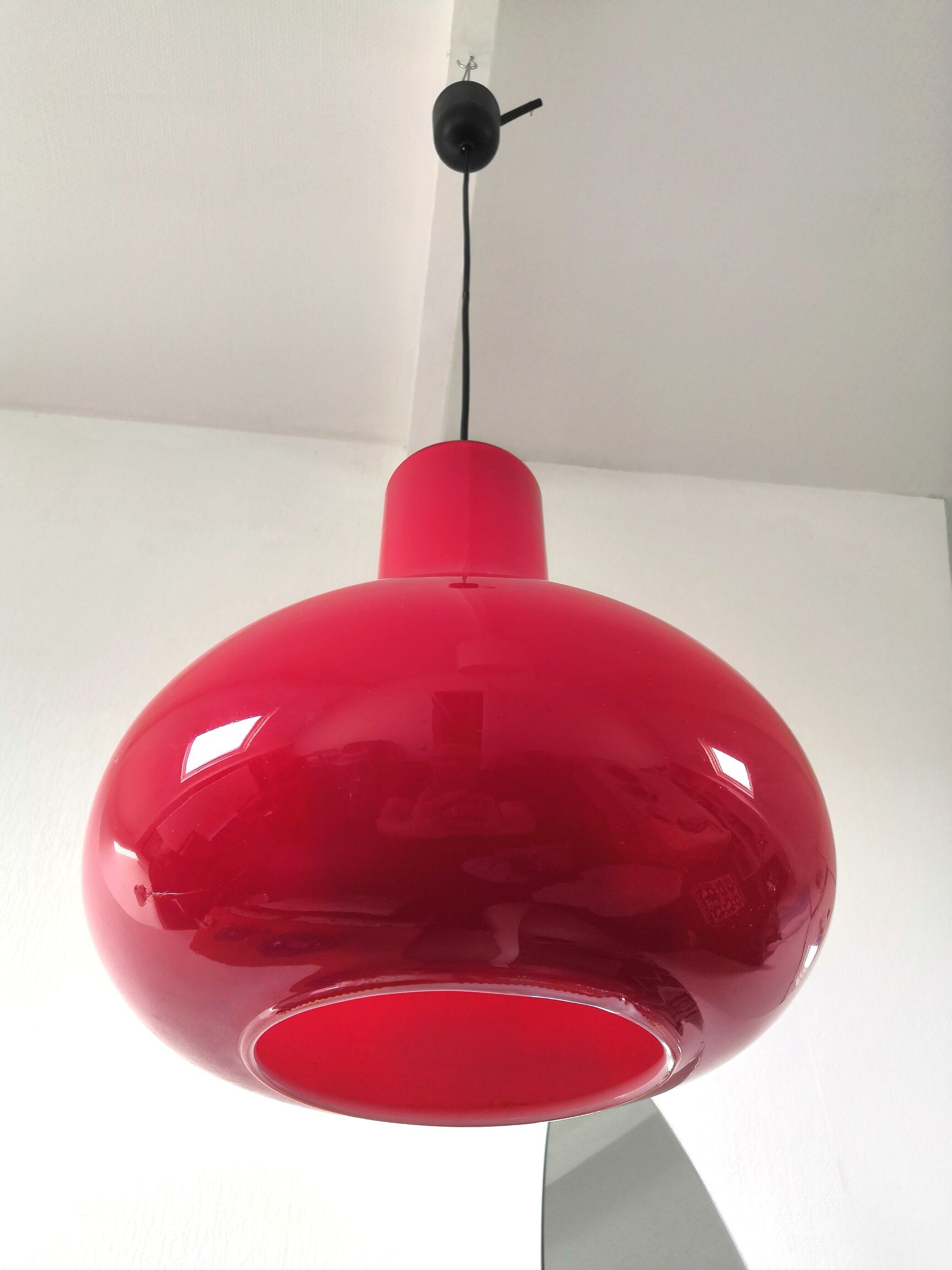 Suspension in red opaline design 70s