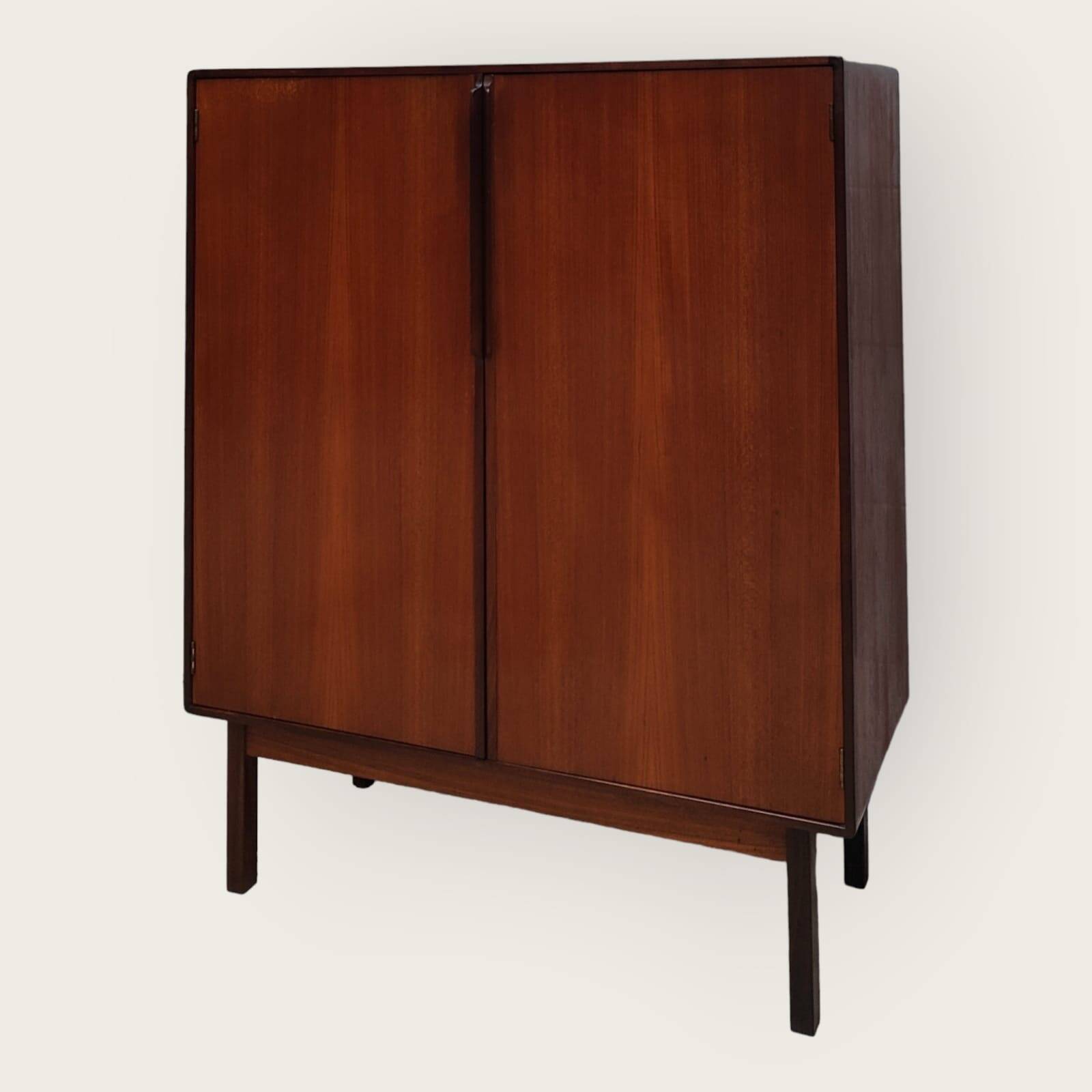 Armoire du milieu du siècle