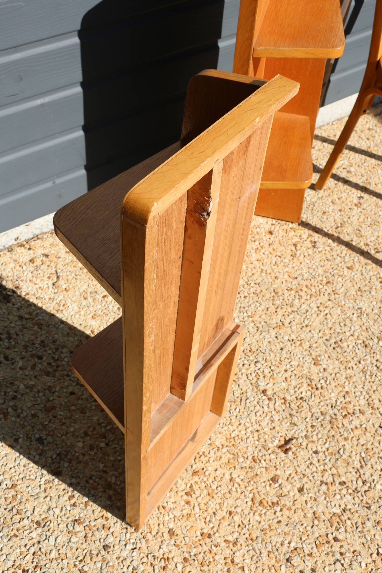 2 asymmetrical bedside tables in oak veneer