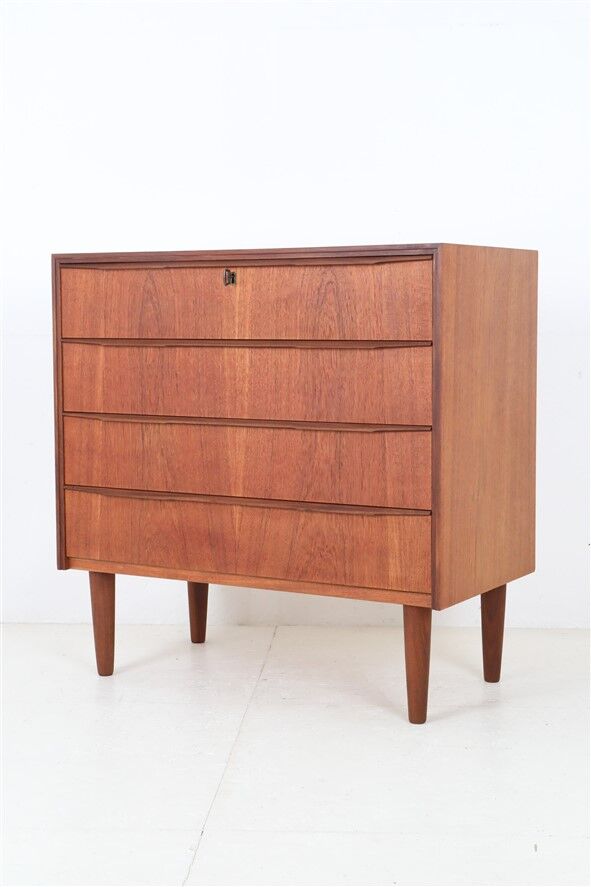 Fully restored mid-century teak dresser with 4 drawers / Danish modern design / 1960s