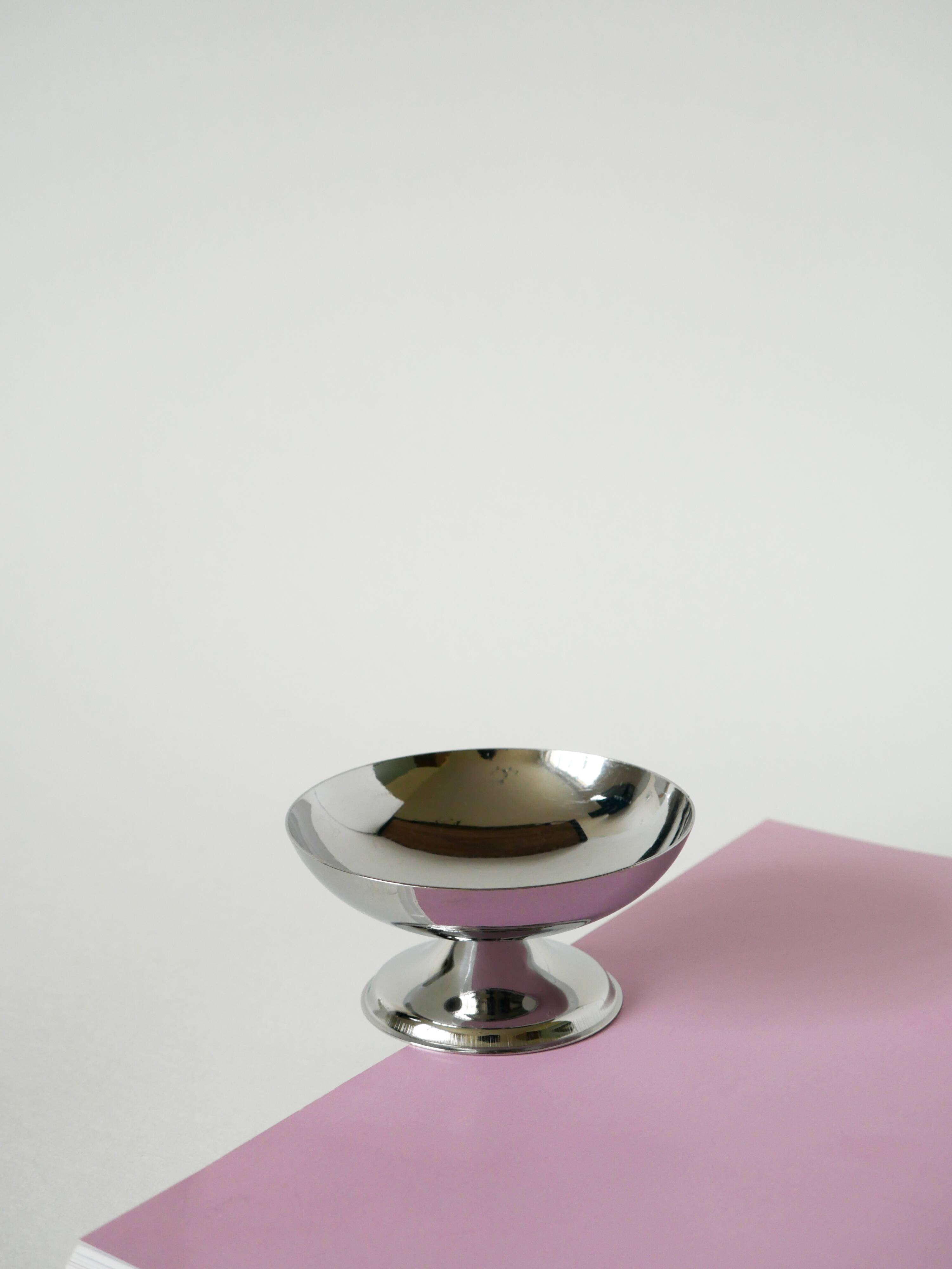 Set of 6 vintage stainless steel ice cream cups, triangular feet, Design, 1970, 9 x 4.5 cm