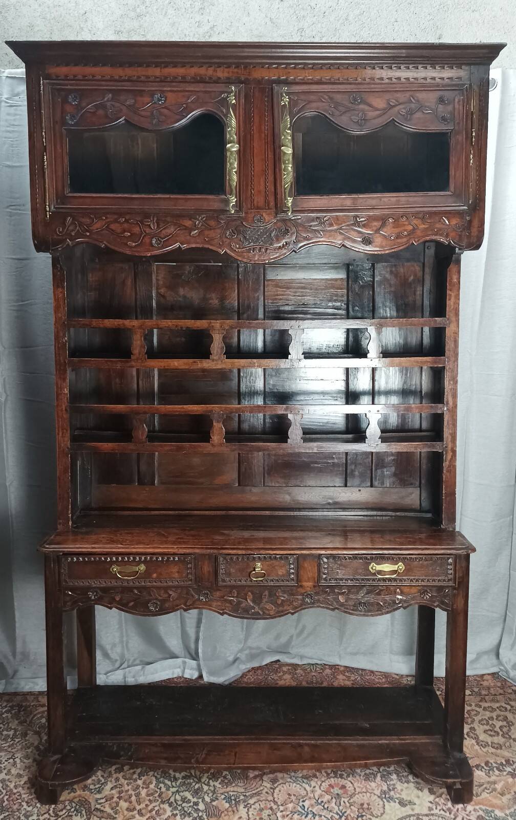Provençal dresser in ash