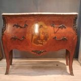 Commode en marquetterie de style Louis XV