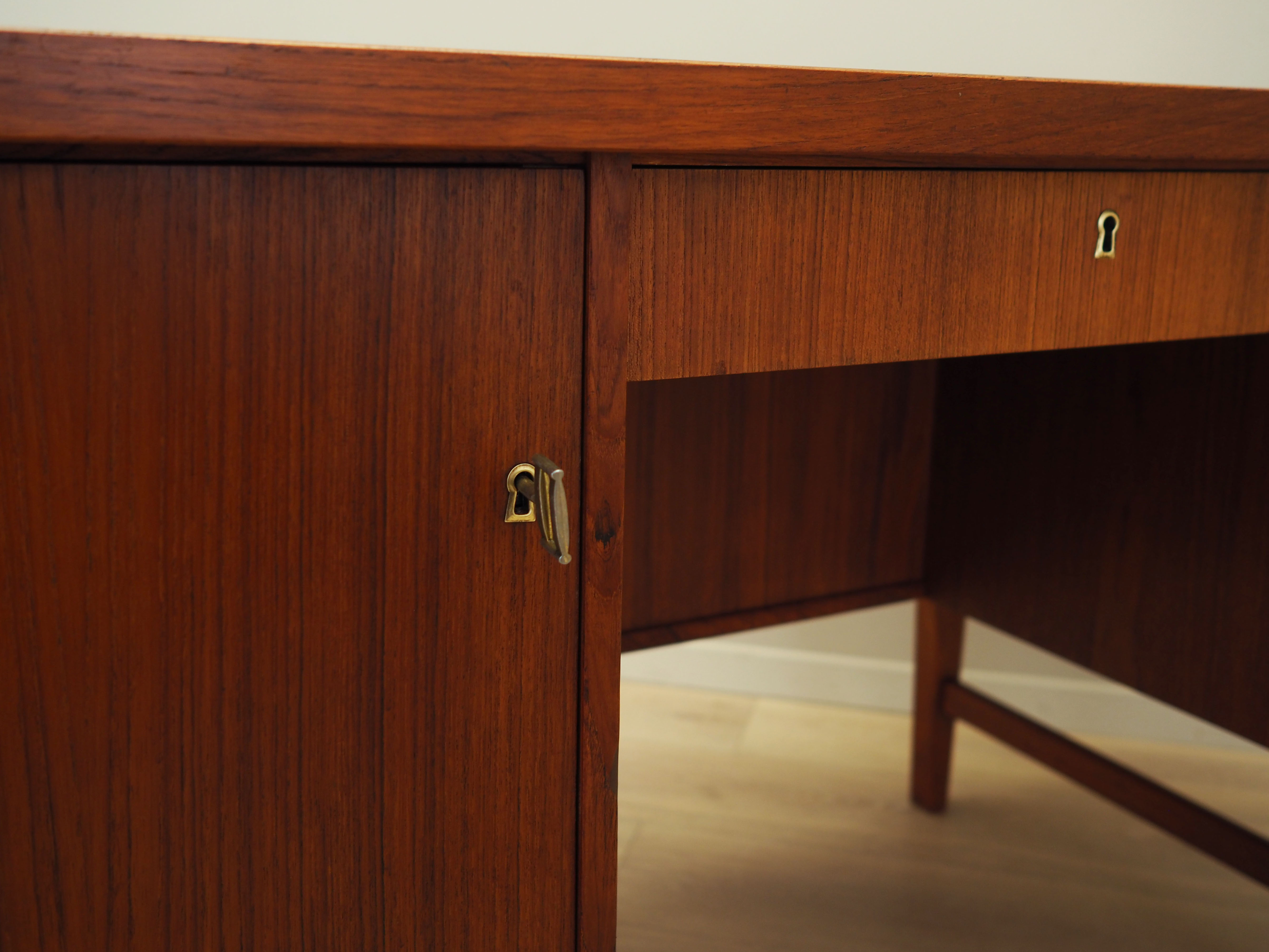 Teak desk, Danish design, 1970s, production: Denmark
