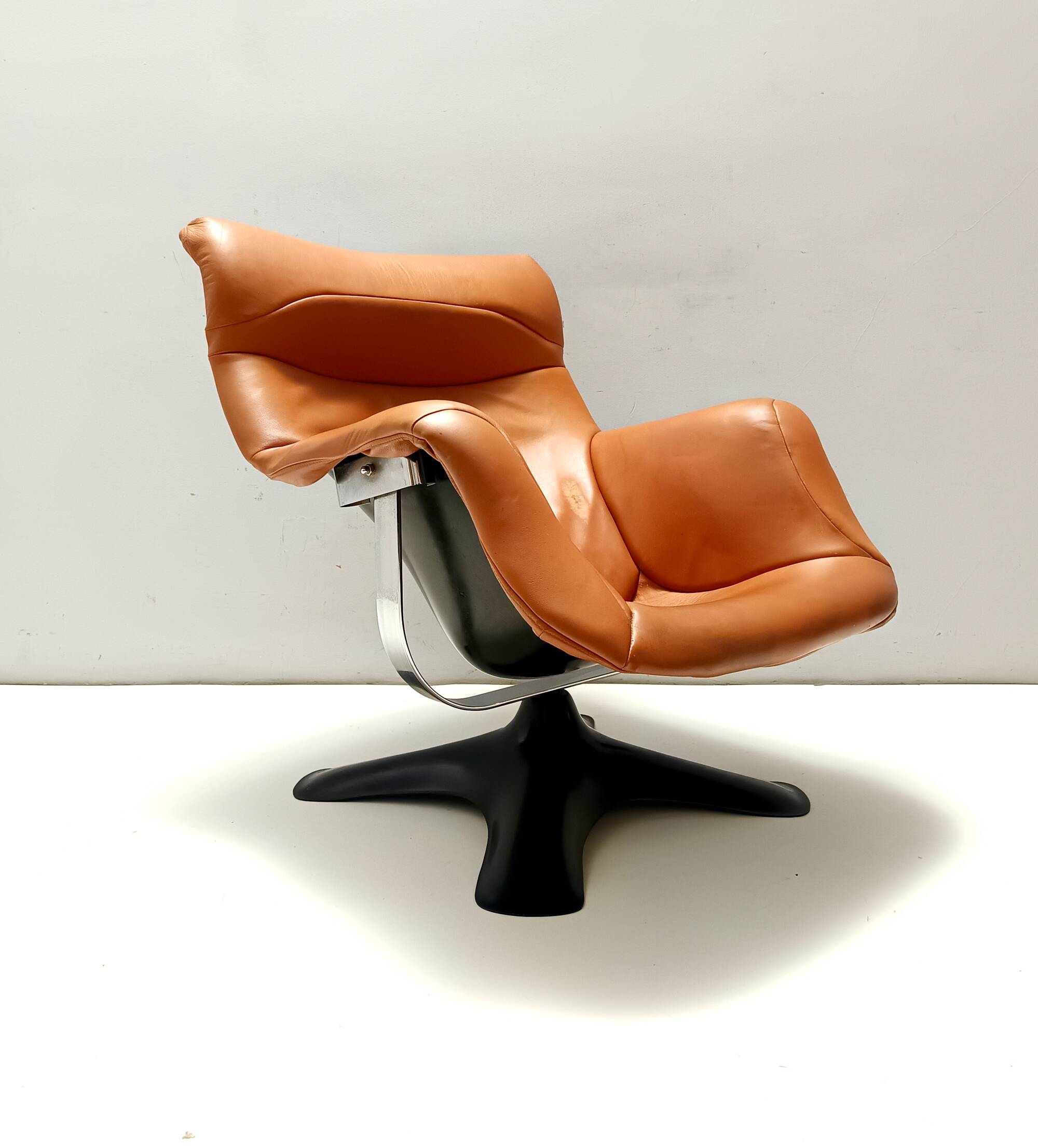 Karuselli Lounge Chair by Yrjö Kukkapuro for Haimi in Orange Leather, 1970s