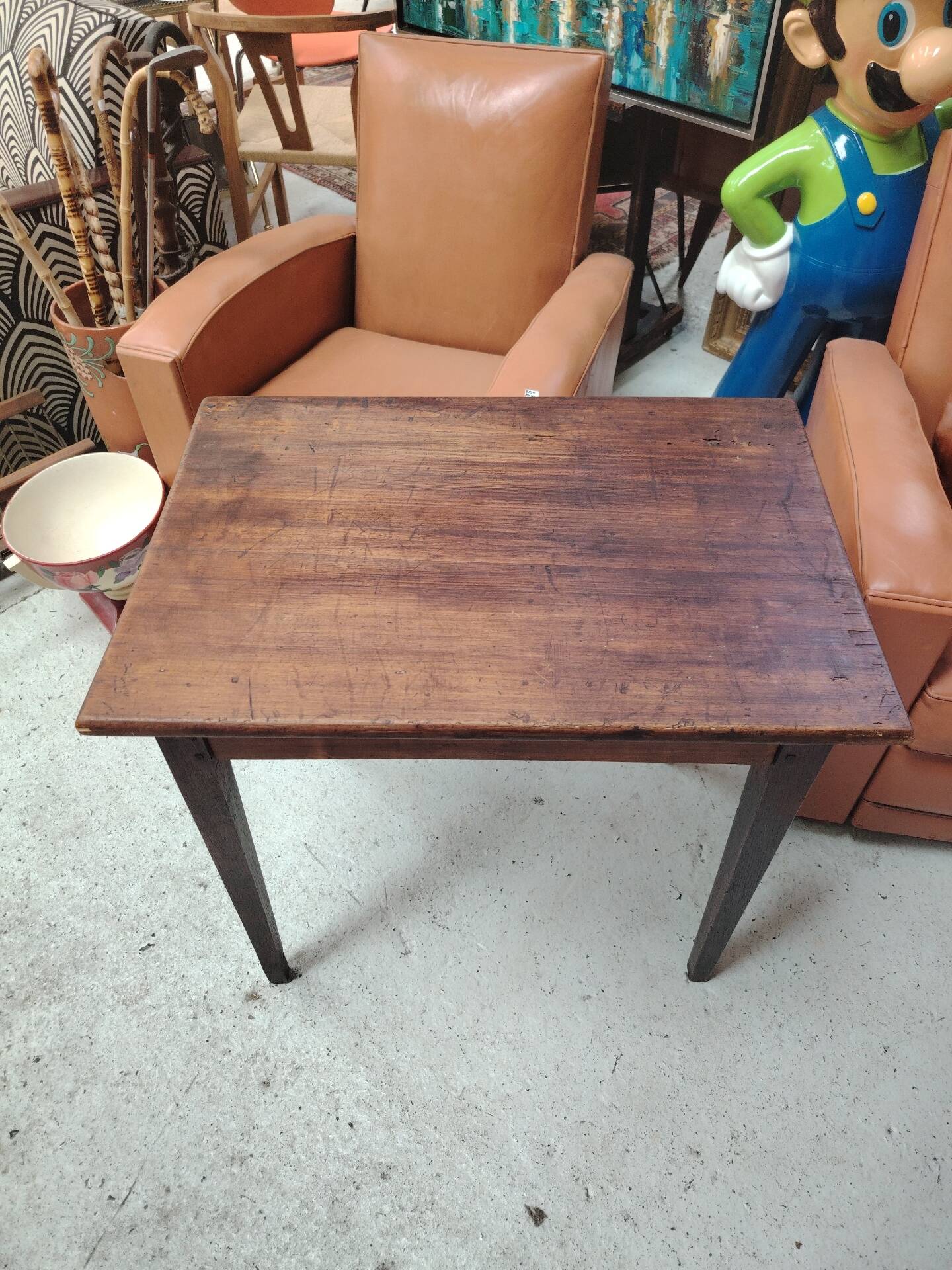 Small patinated solid wood side table with tapered legs - 1900