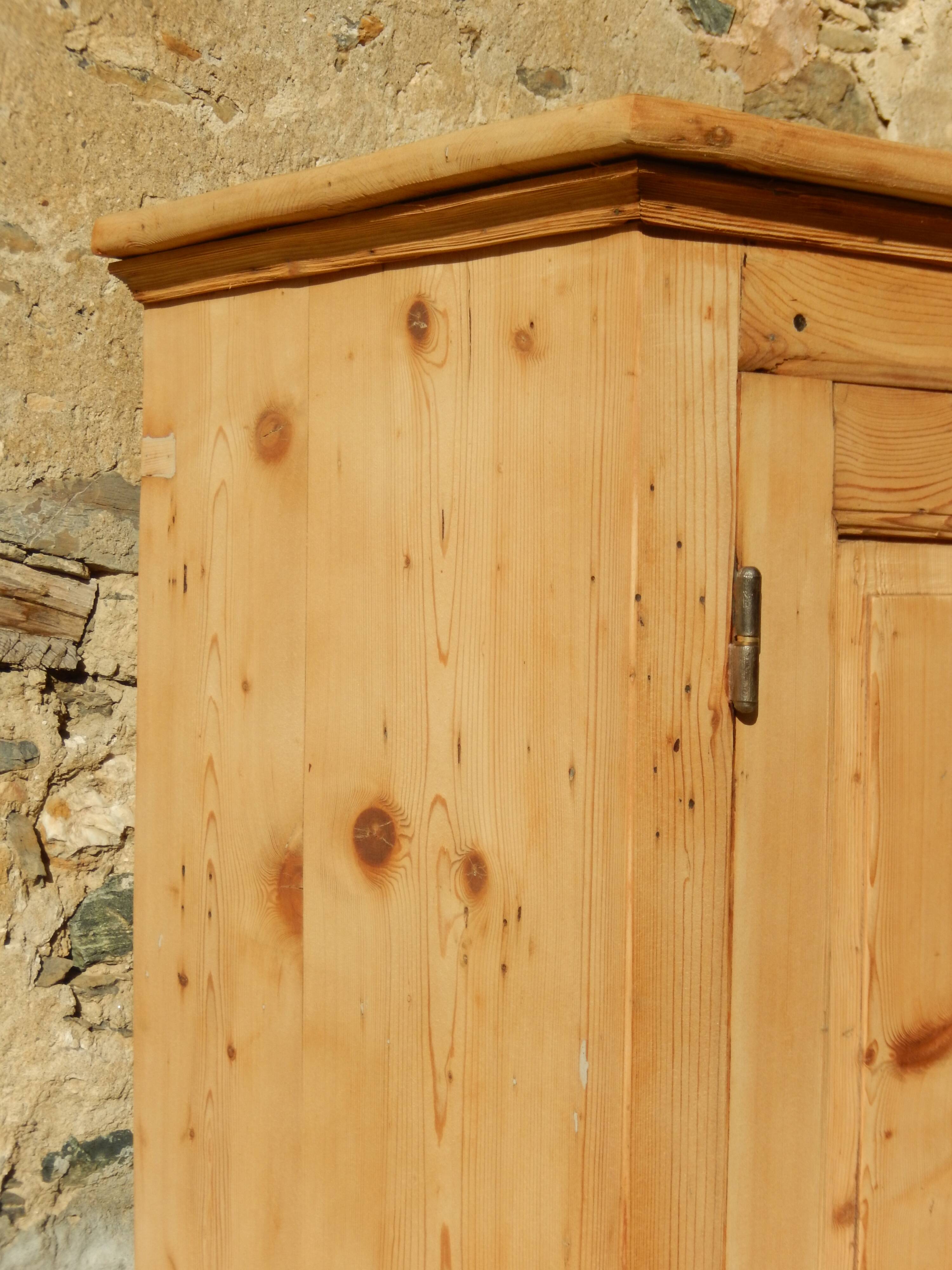 Superb rustic wardrobe / Parisian wardrobe in fir wood