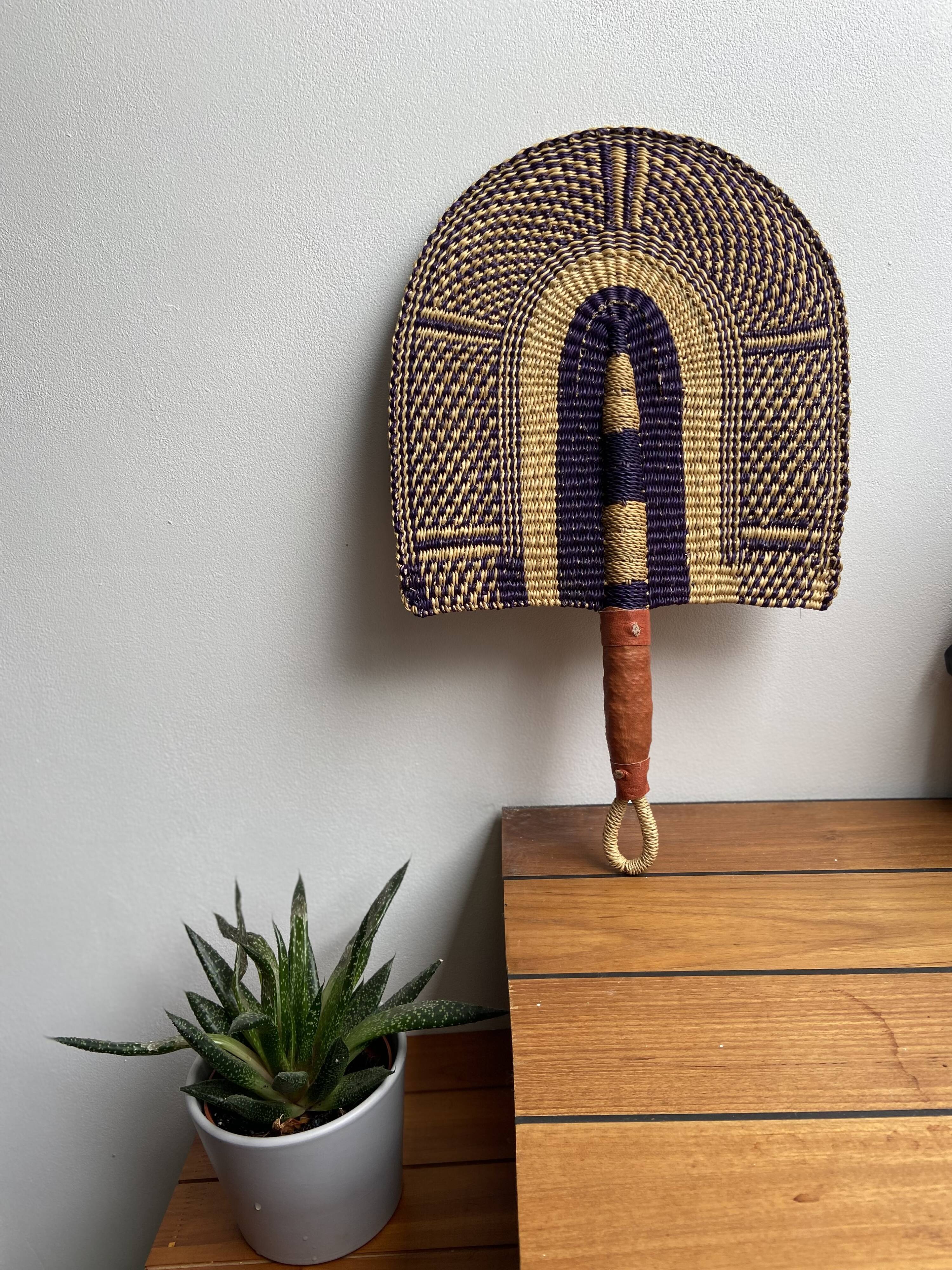 4 raffia fans