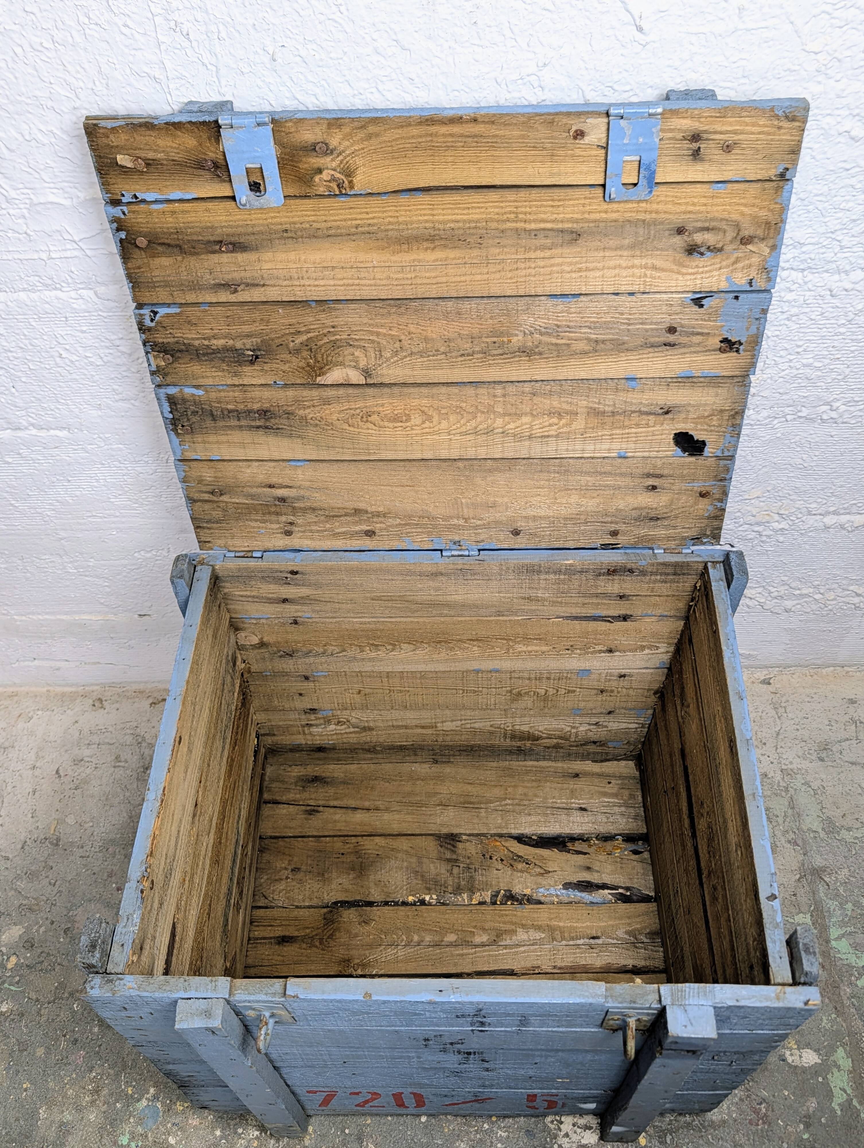 Caisse militaire en bois