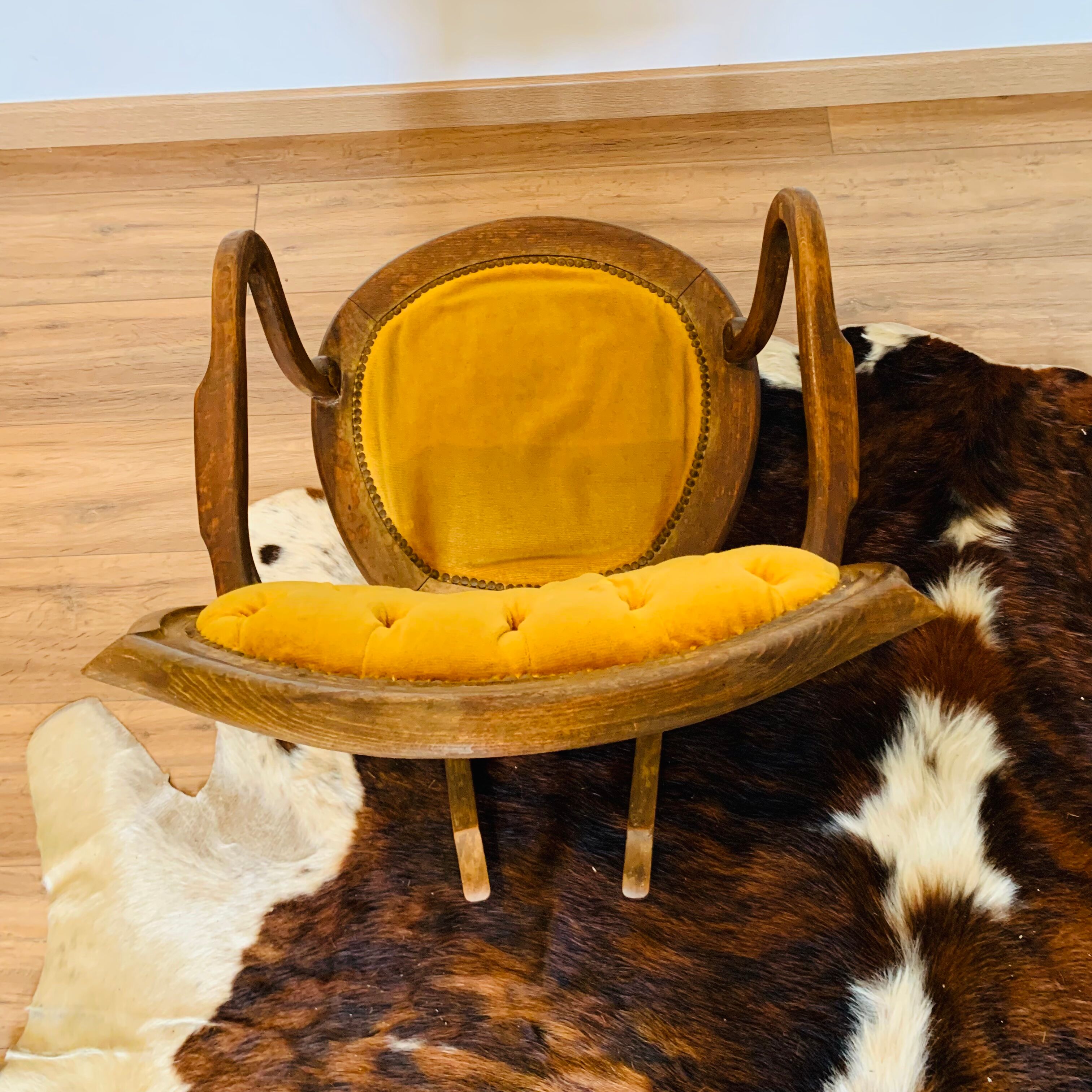 Rocking chair back medallion