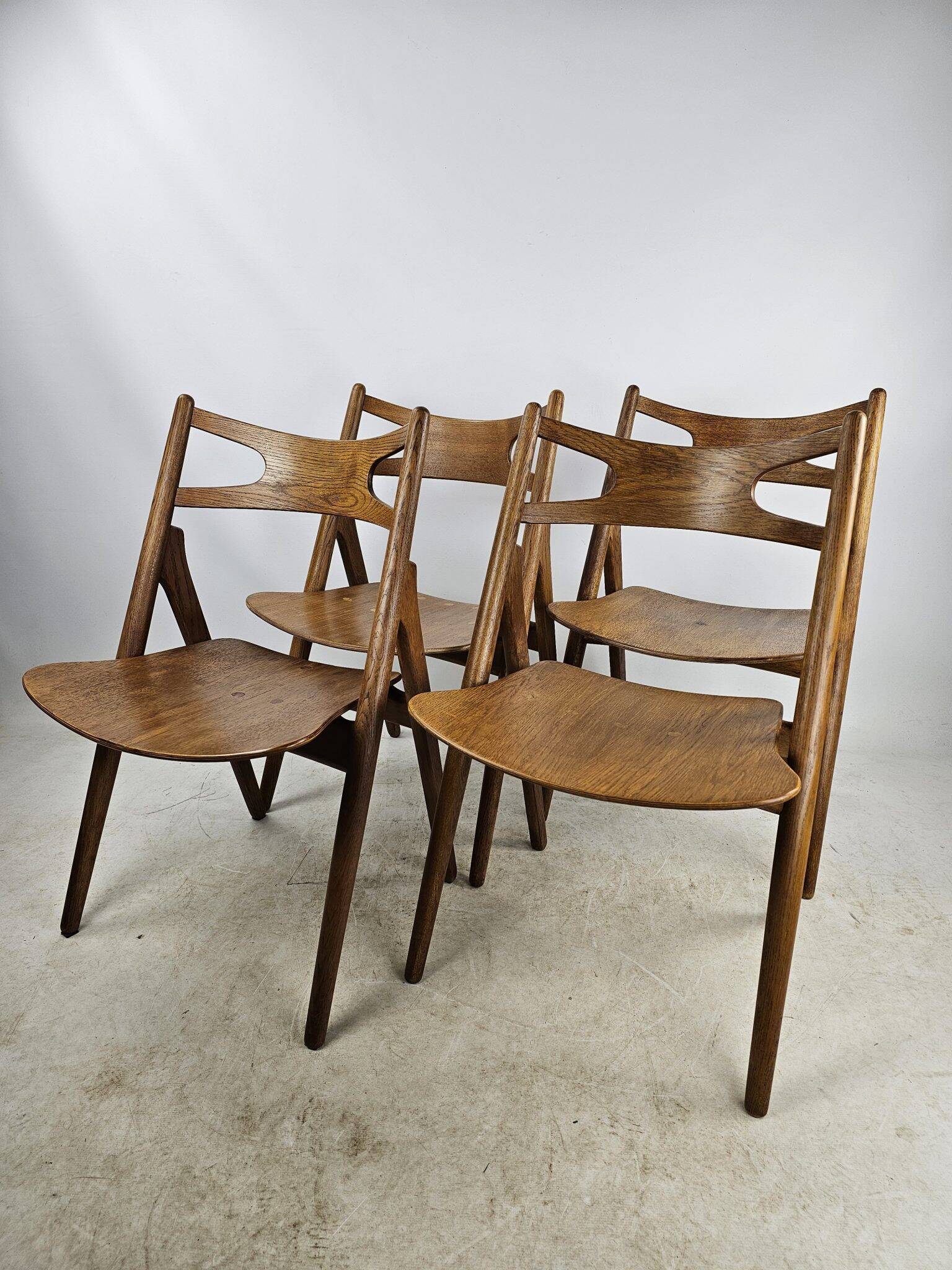 4 chaises Sawbuck de Hans Wegner, modèle CH29
