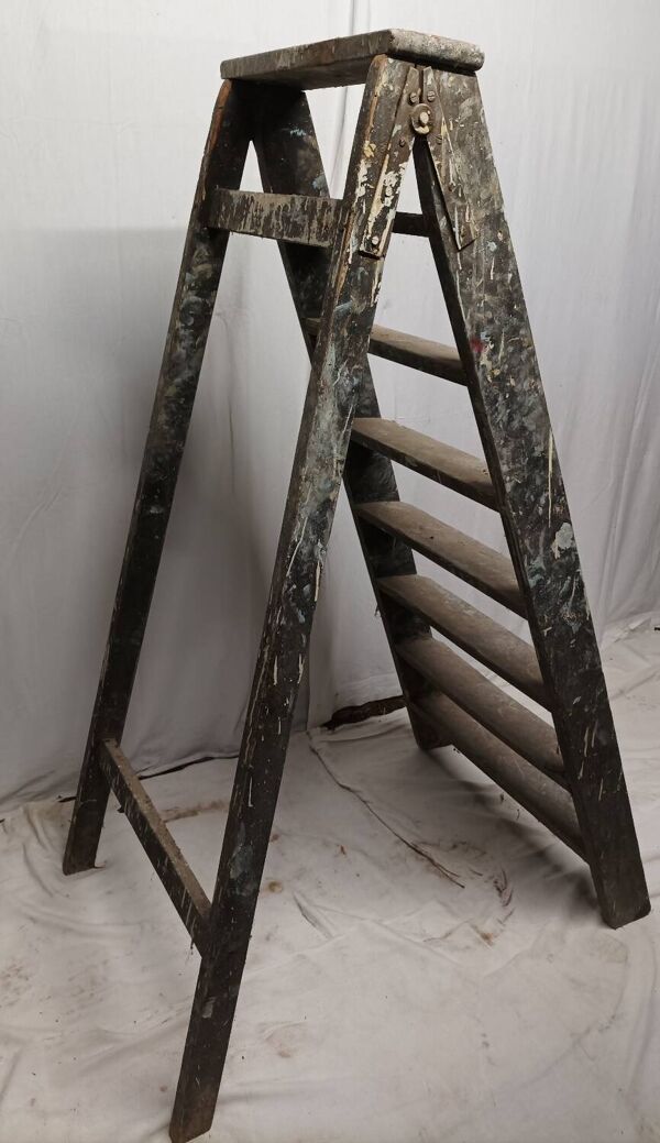 Ancien escabeau de peintre en bois