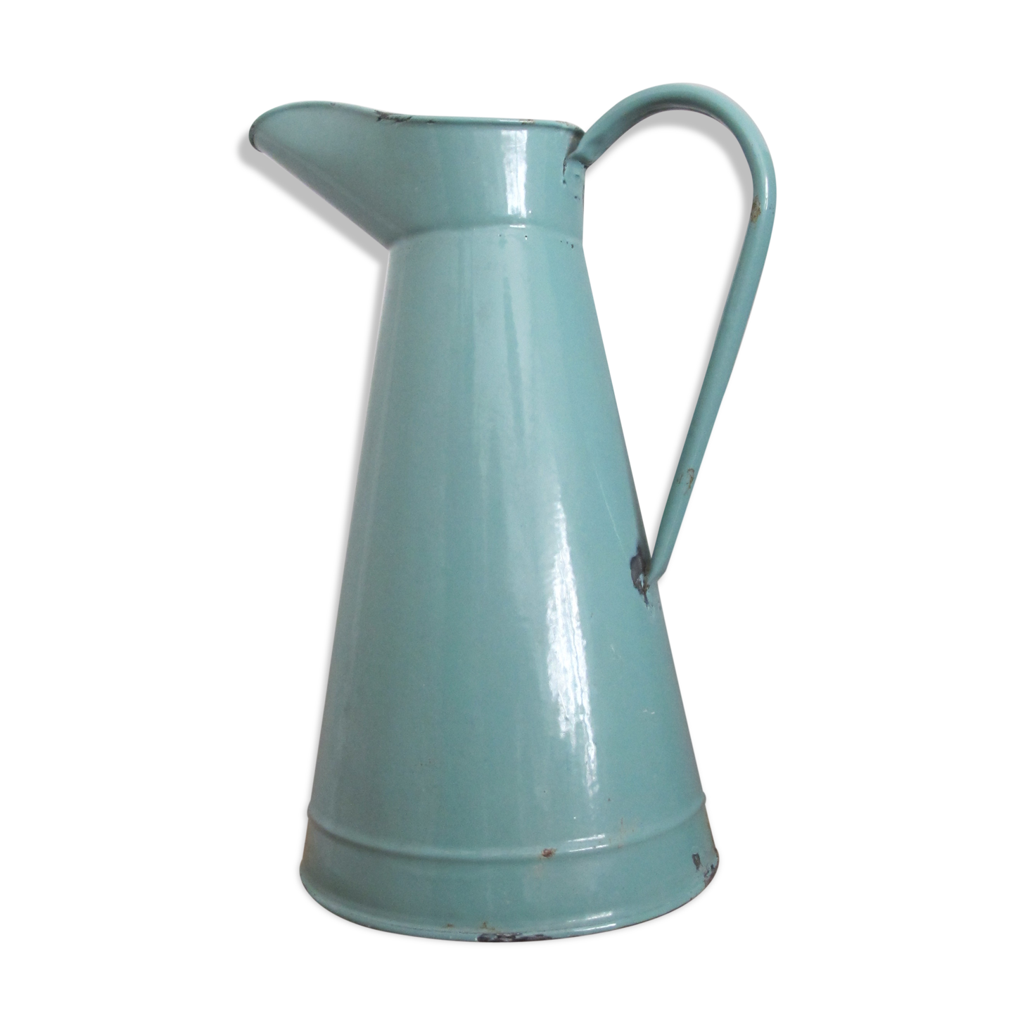 Grand broc in metal emaillé