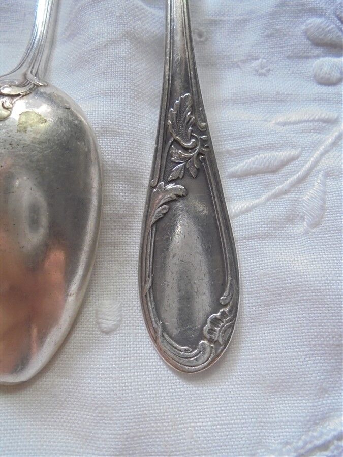 8 teaspoons made of silver metal