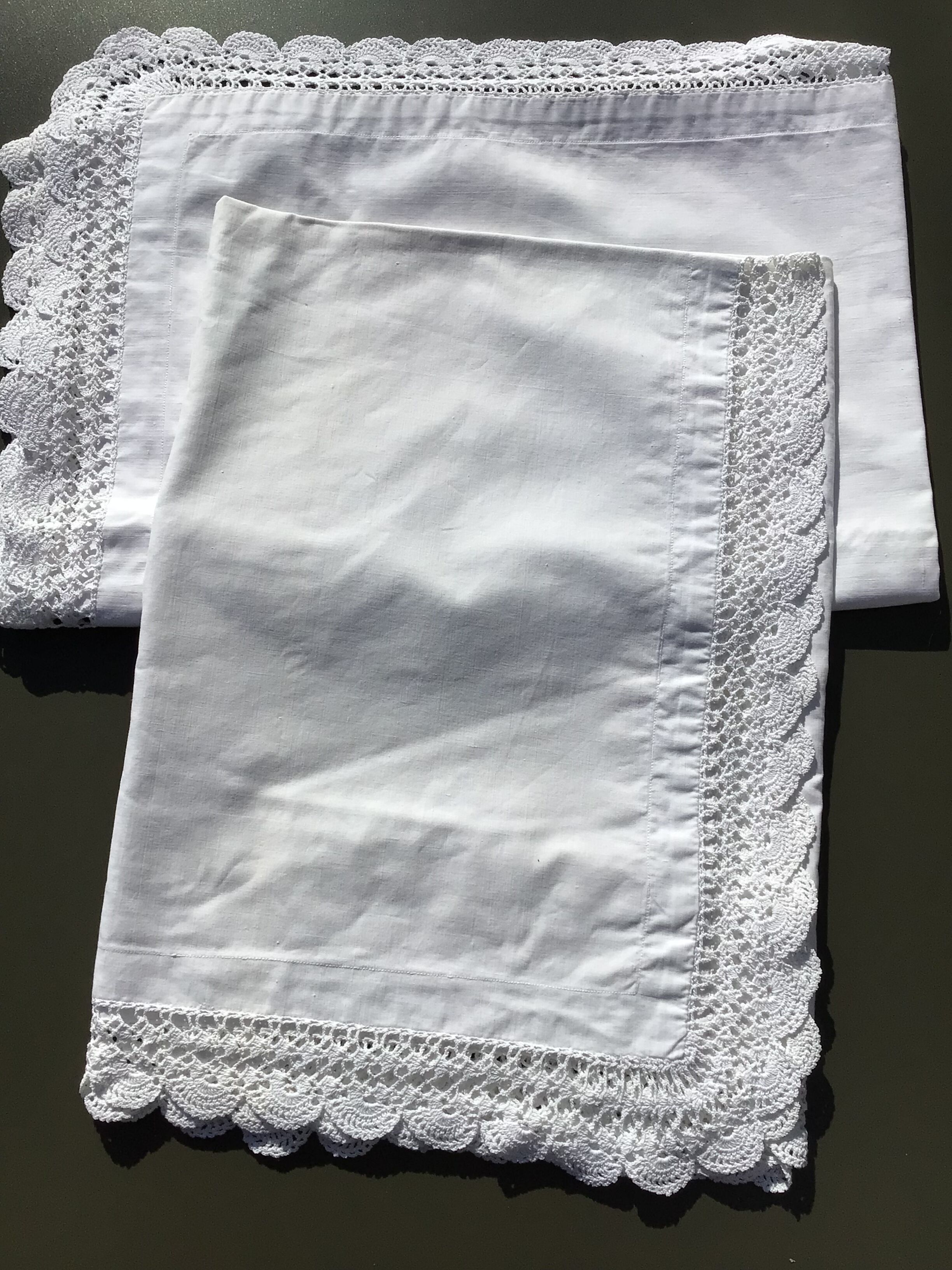 Pair of pillowcases edge hooked hand fine cotton