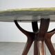 Table à manger ronde en onyx et noyer massif par Osvaldo Borsani, années 1950