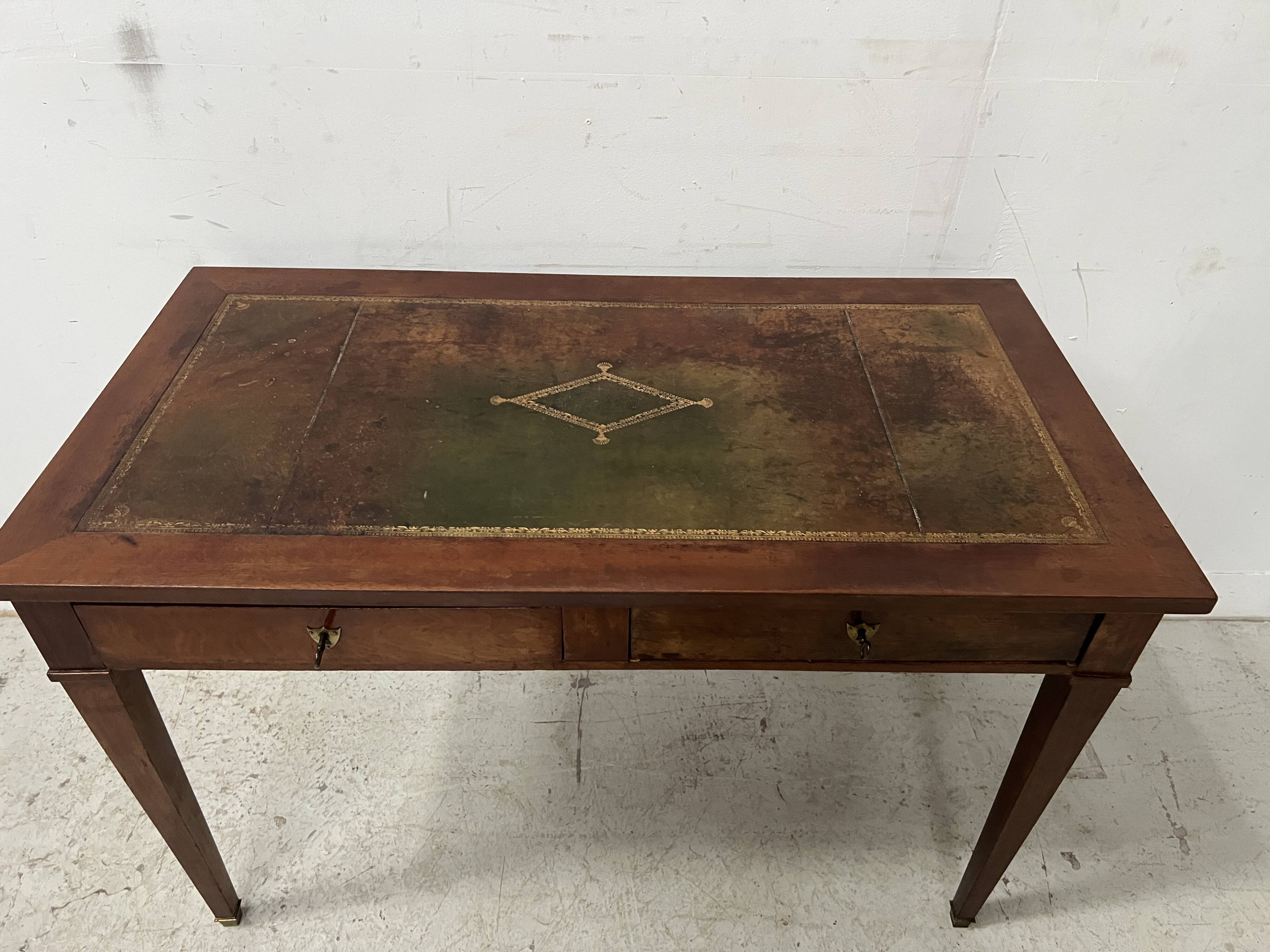 Bureau de style Louis XVI en acajou et placage XX siècle