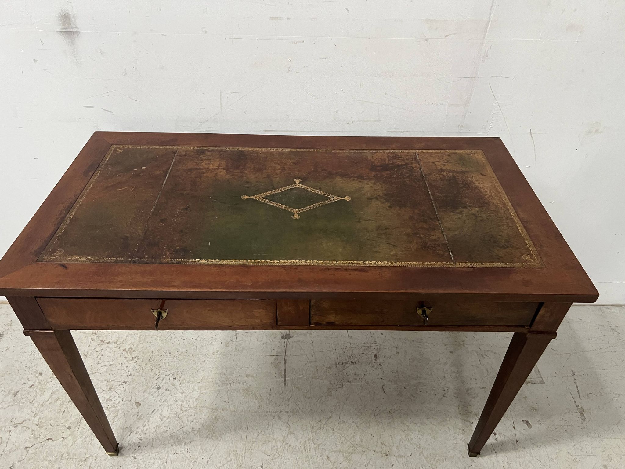 Louis XVI style desk in mahogany and veneer, 20th century.