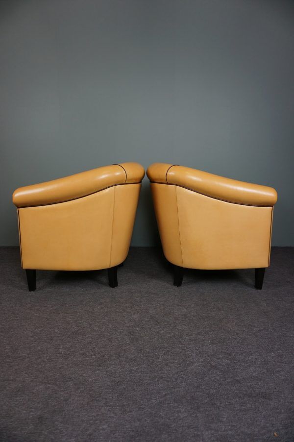 Set of 2 club chairs in blond sheepskin