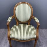 Paire de fauteuils de style Louis XVI en tissu rayé vert, XXème siècle