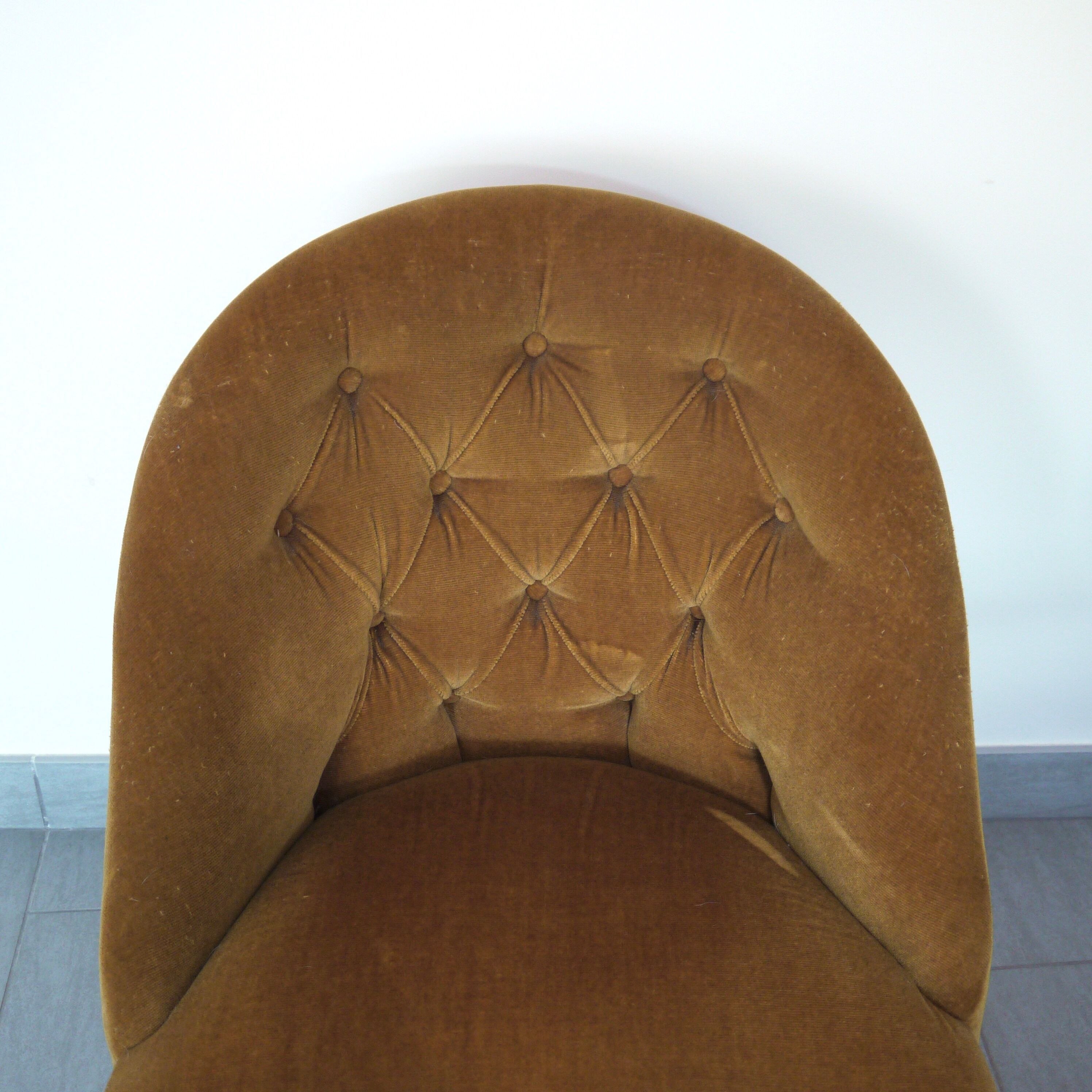 Yellow velvet padded toad armchair