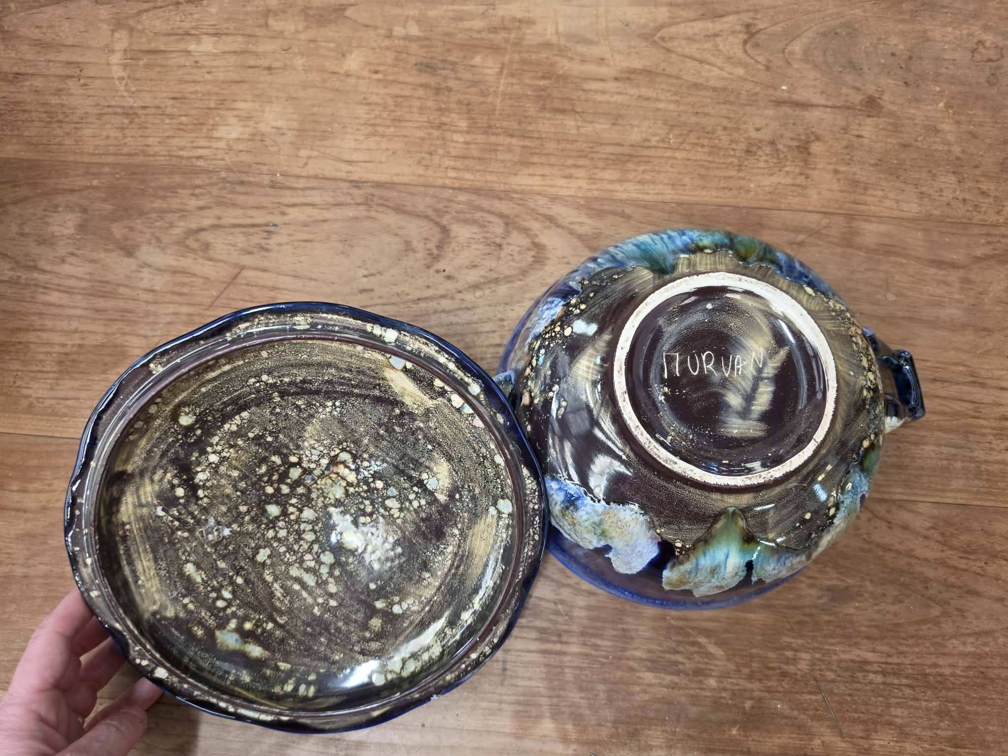 Soup tureen