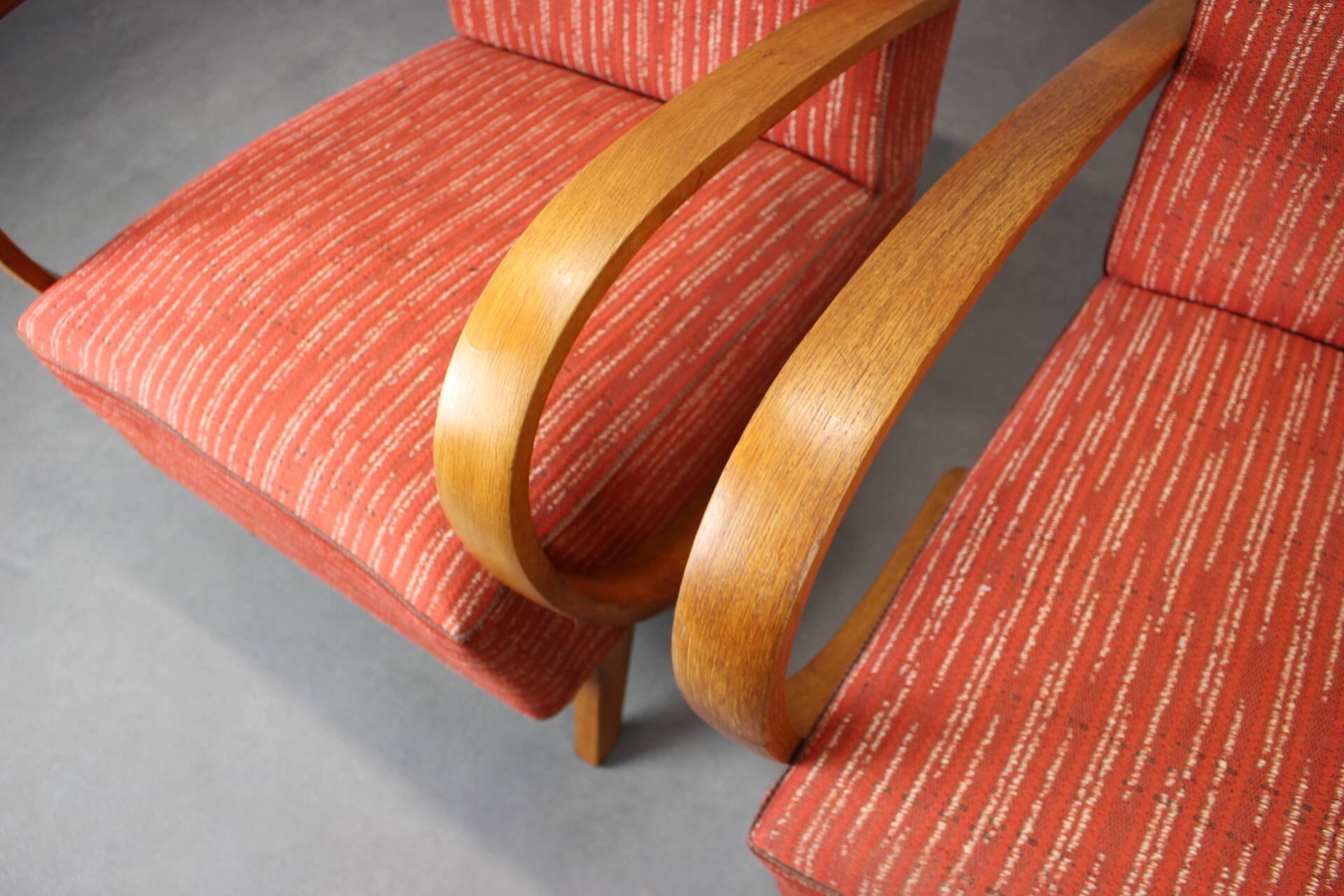 Pair of Halabala deck chairs from the 1950s, curved wooden chairs, Czech Republic.