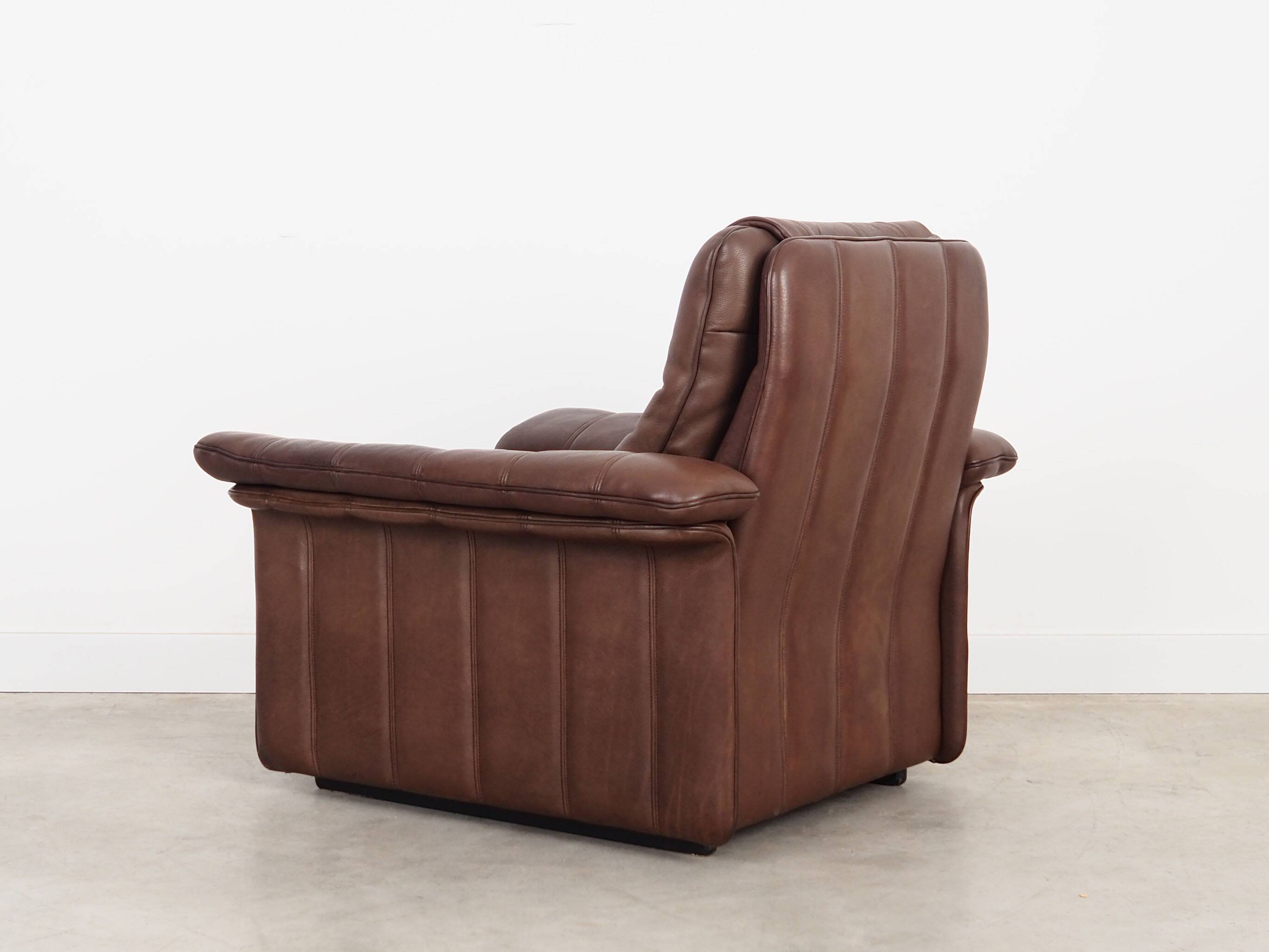 Fauteuil en cuir marron, design suisse, années 1970, fabrication : De Sede
