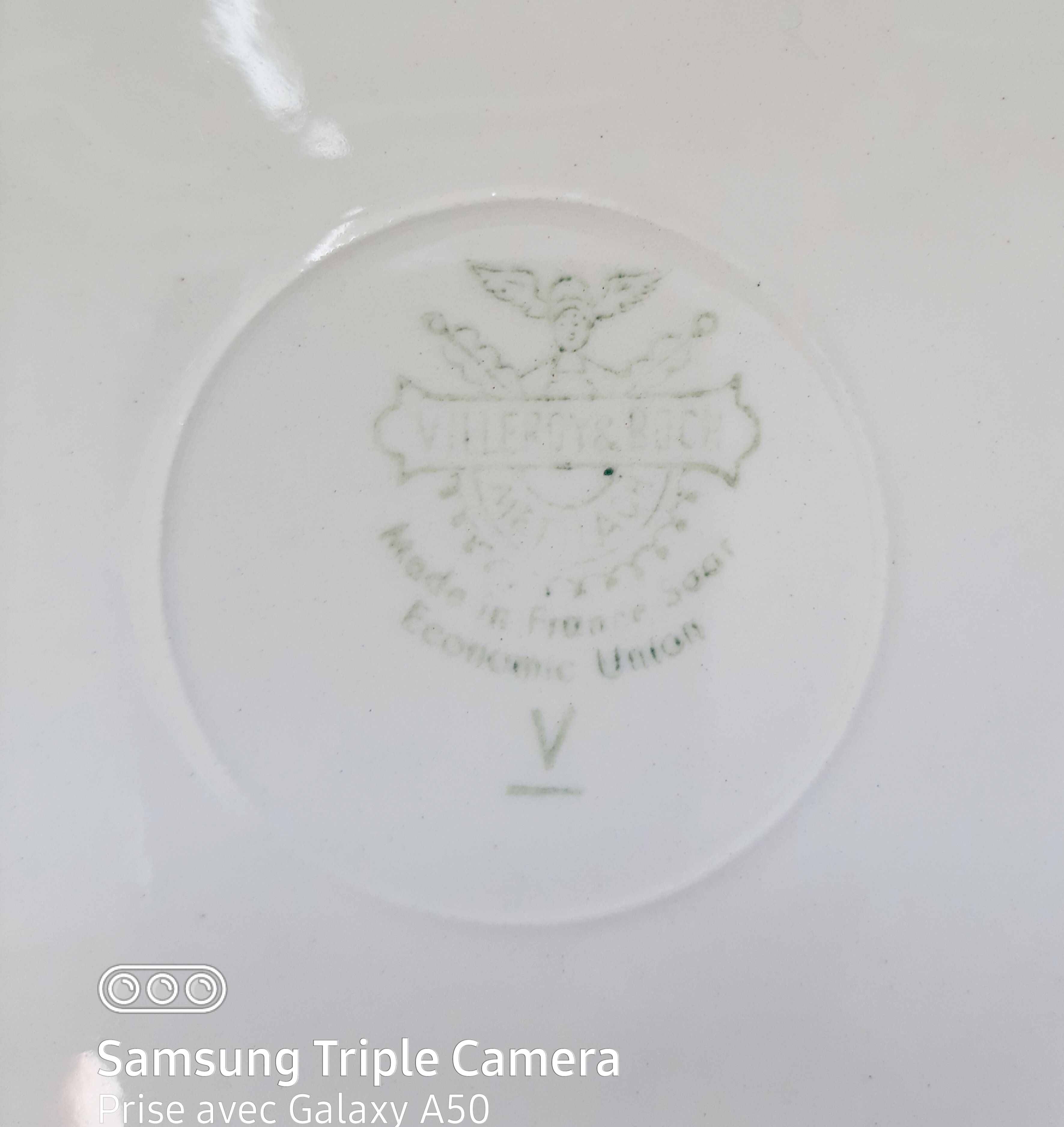 Ivory flat plate 18.5 cm in diameter Villeroy and Boch