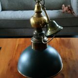 Suspension metallique vert sapin interieur couleur laiton