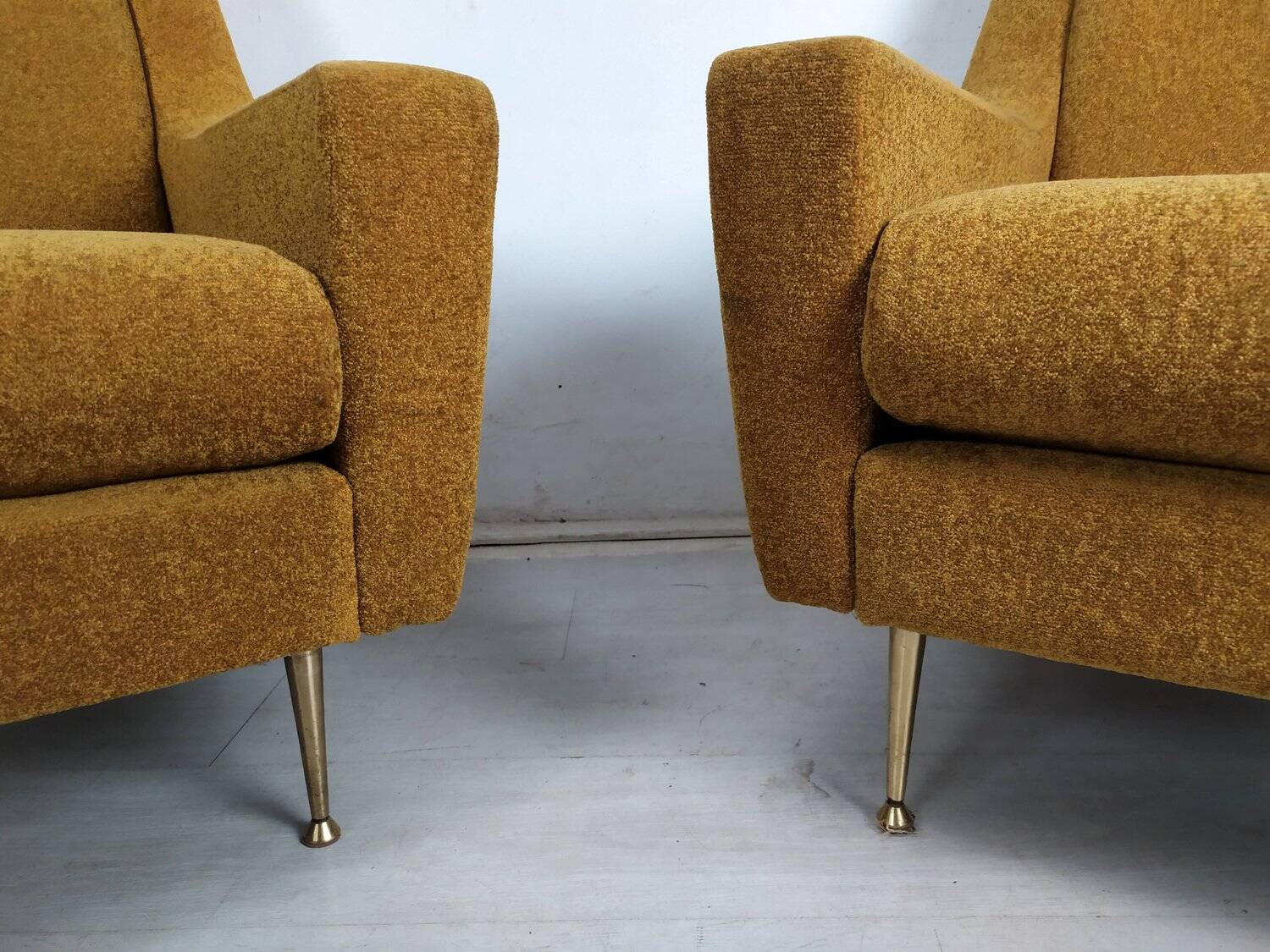 Fauteuils en velours moutarde, 1960
