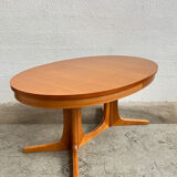 Baumann oval table